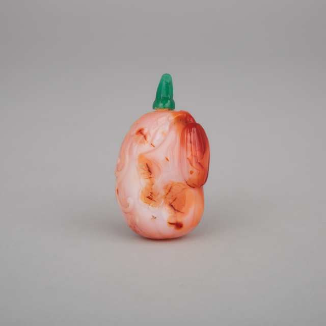 A Carnelian and White Agate Carved ‘Gourd’ Snuff Bottle, Qing Dynasty, 19th Century