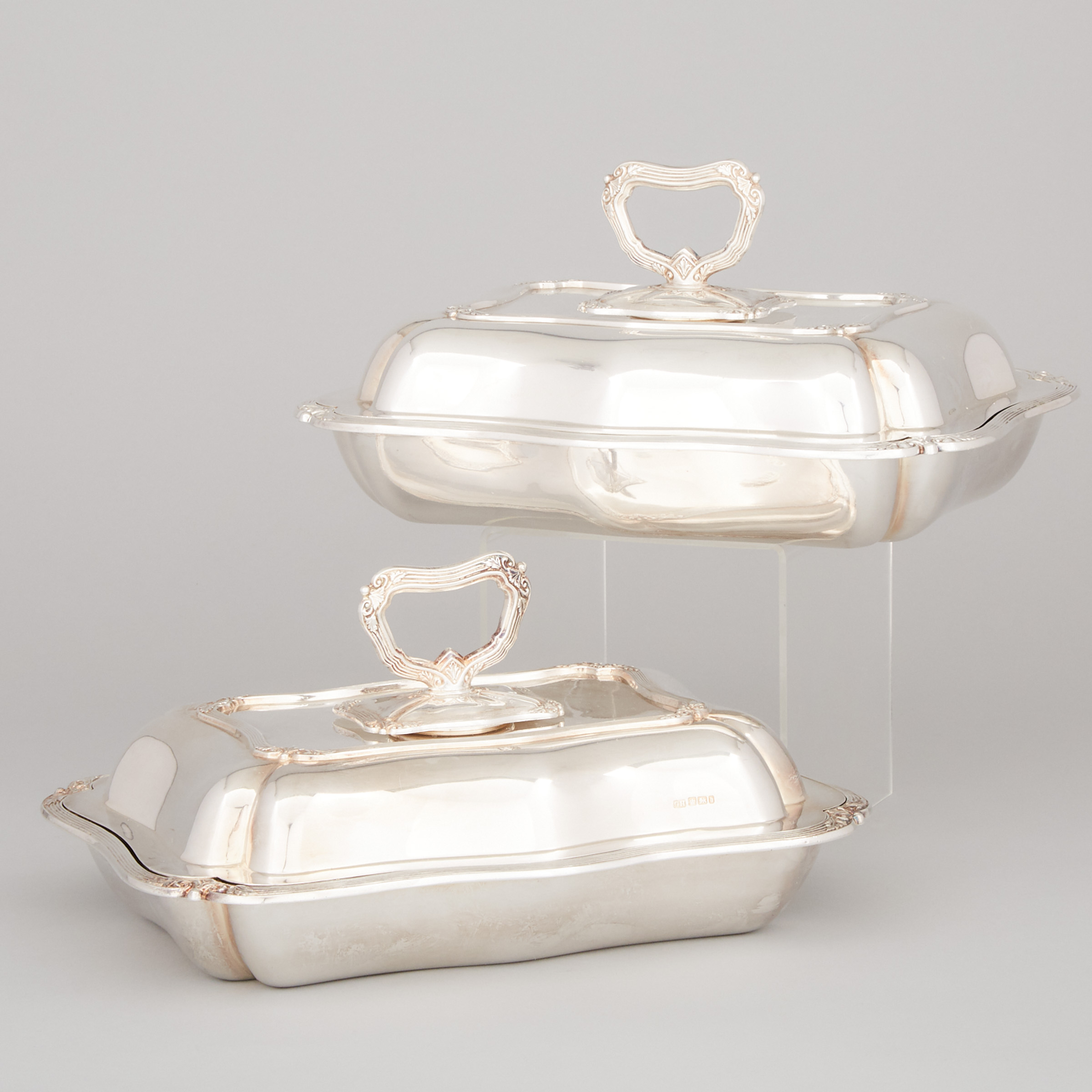 Pair of Late Victorian Silver Covered Entrée Dishes, Harrison Brothers & Howson, Sheffield, 1900