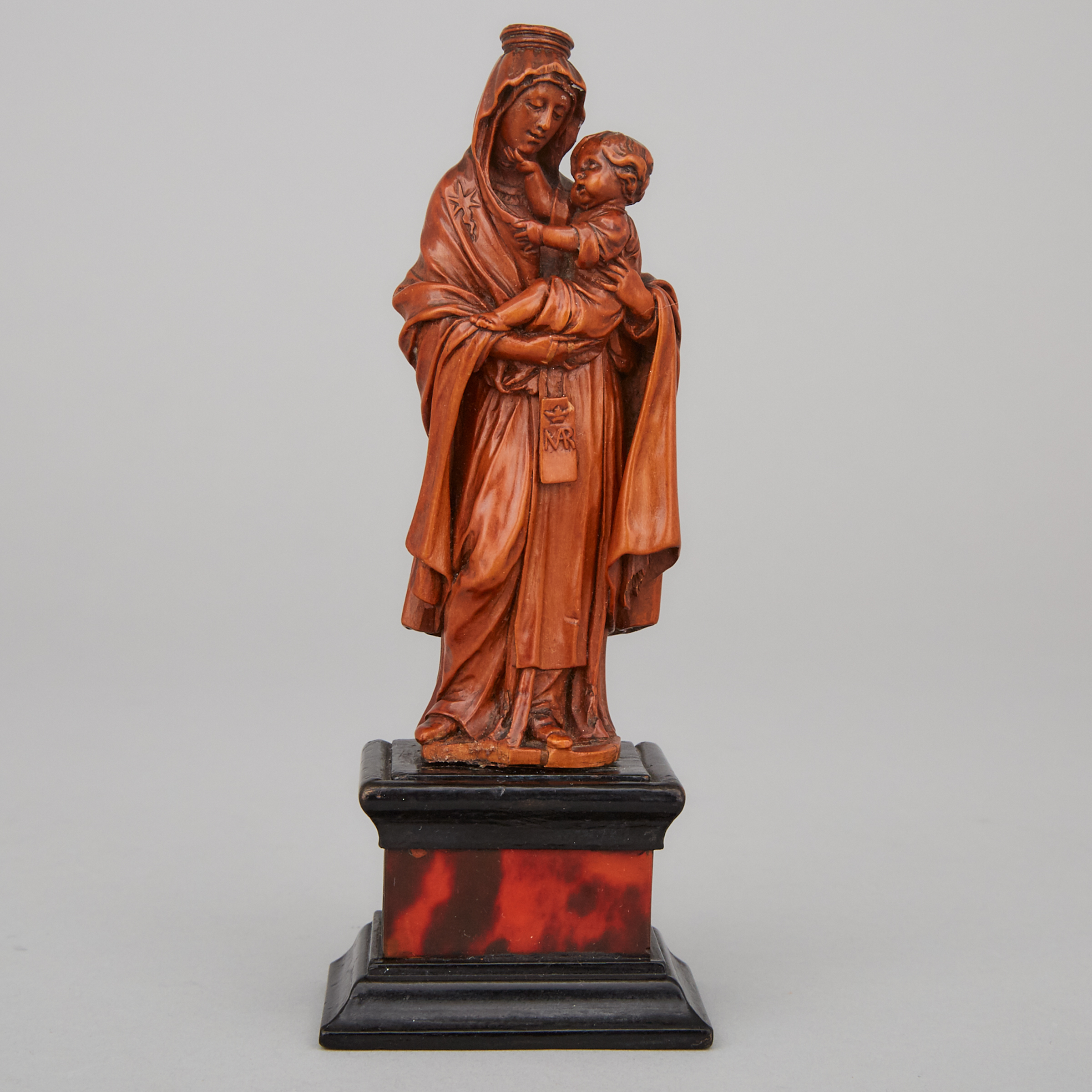 Flemish Boxwood Group of the Virgin and Child, 17th/18th century