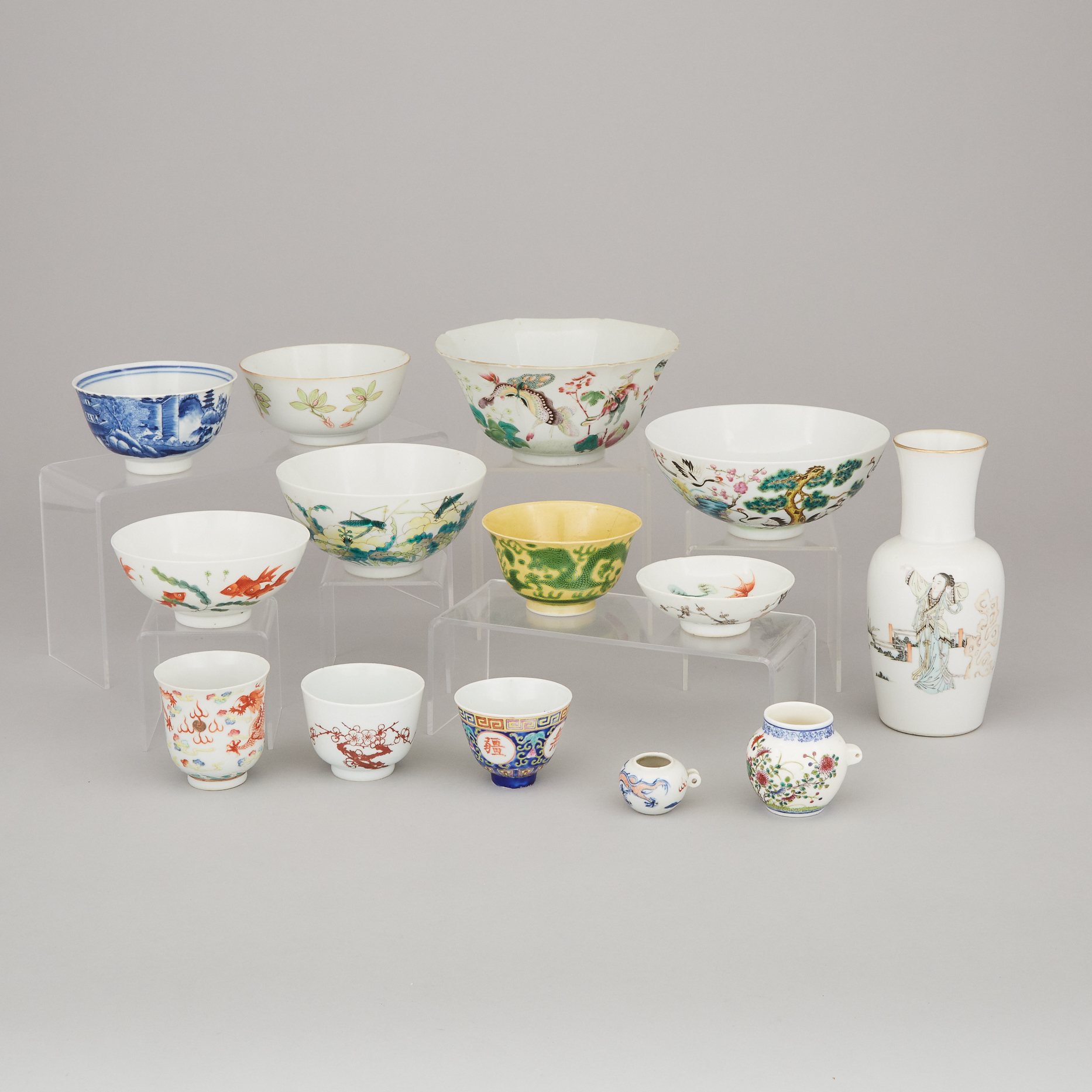 A Group of Fourteen Chinese Porcelain Wares, 19th/20th Century