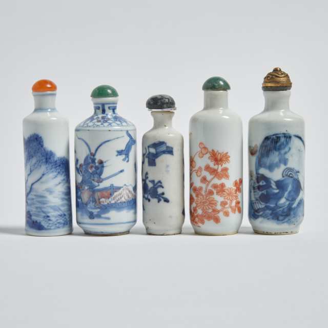 A Group of Five Blue and White and Copper-Red Snuff Bottles, 19th/Early 20th Century