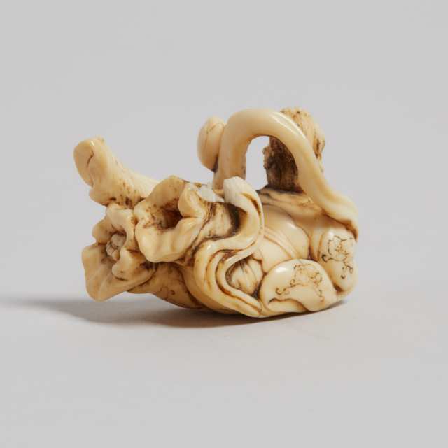 Two Ivory Carved Figural Netsuke, Edo/Meiji Period