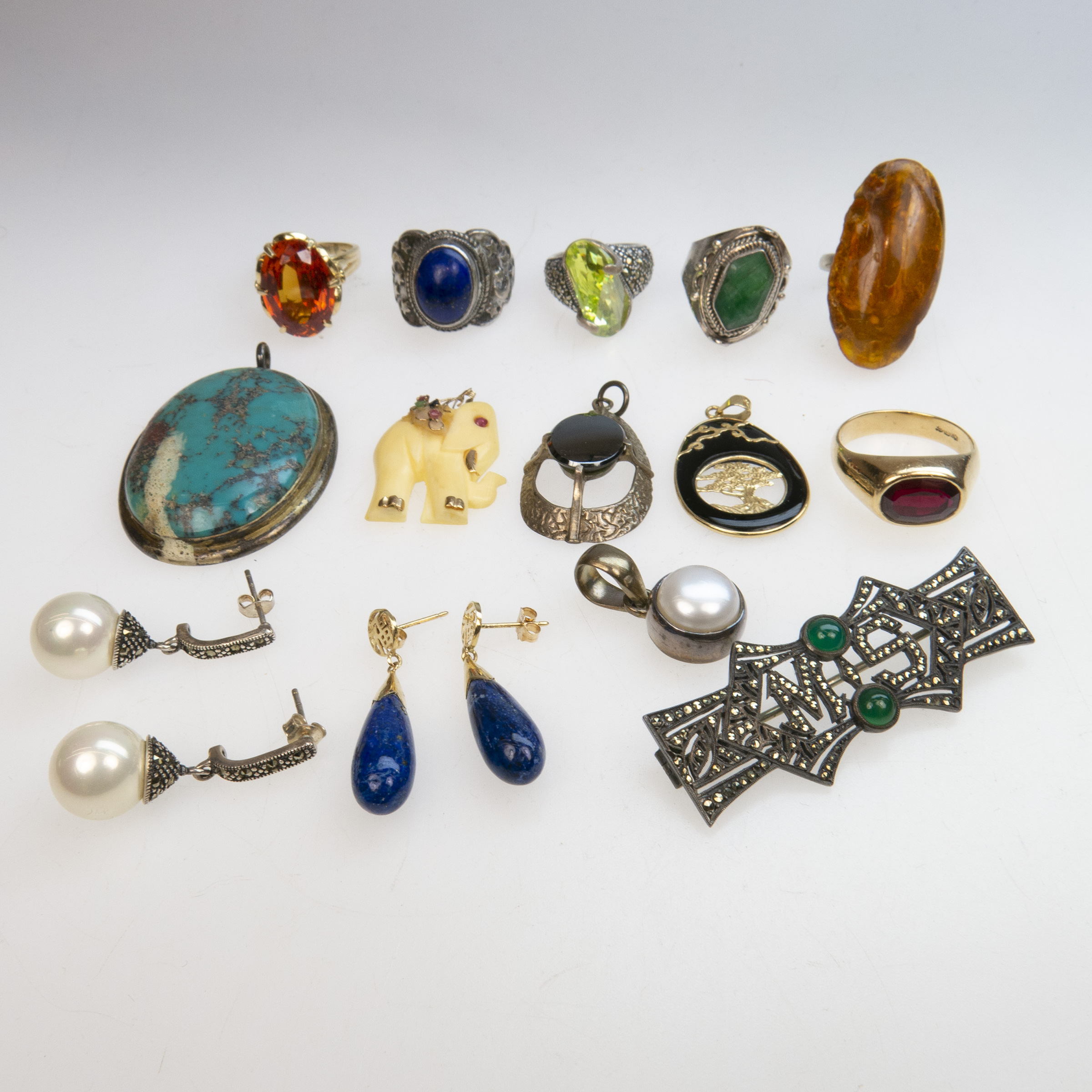Small Quantity of Gold and Silver Jewellery