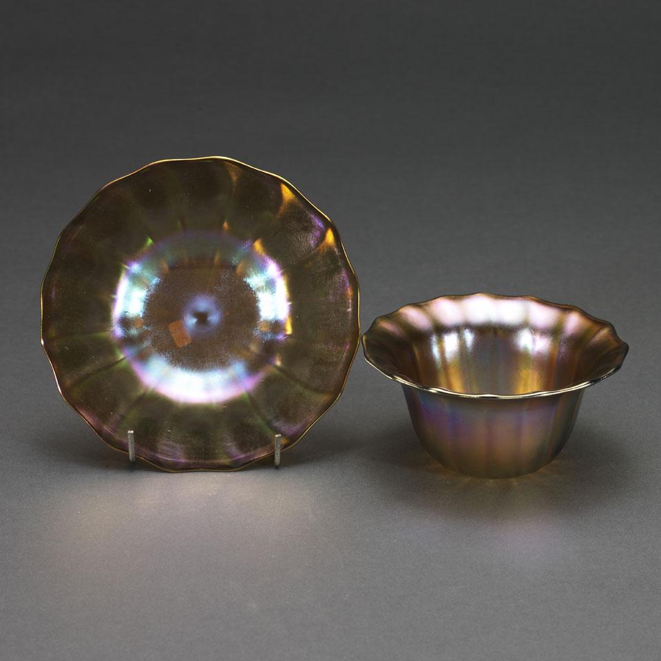 Quezal Iridescent Glass Bowl and Stand, early 20th century