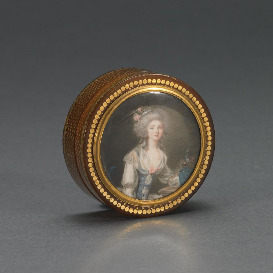Blonde Tortoiseshell Two-Colour Gold Piqué Circular Box with Miniature Portrait, late 18th century