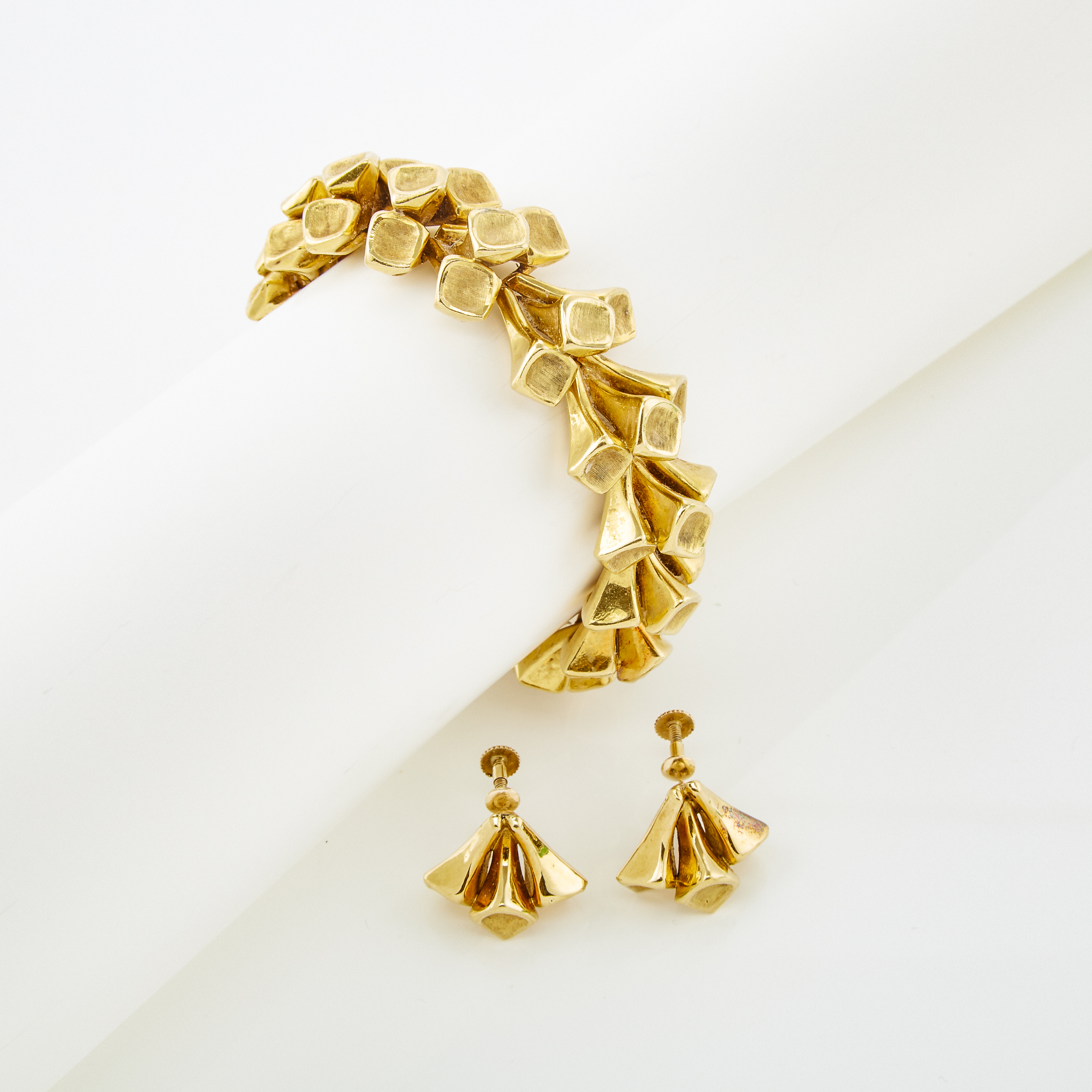 Birks 18k Yellow Gold Sculpted Link Bracelet & Pair of Matching Screwback Earrings