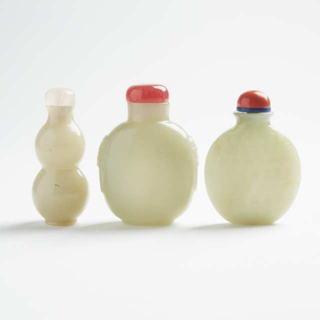 A Group of Three Jade Snuff Bottles, 19th Century/20th Century