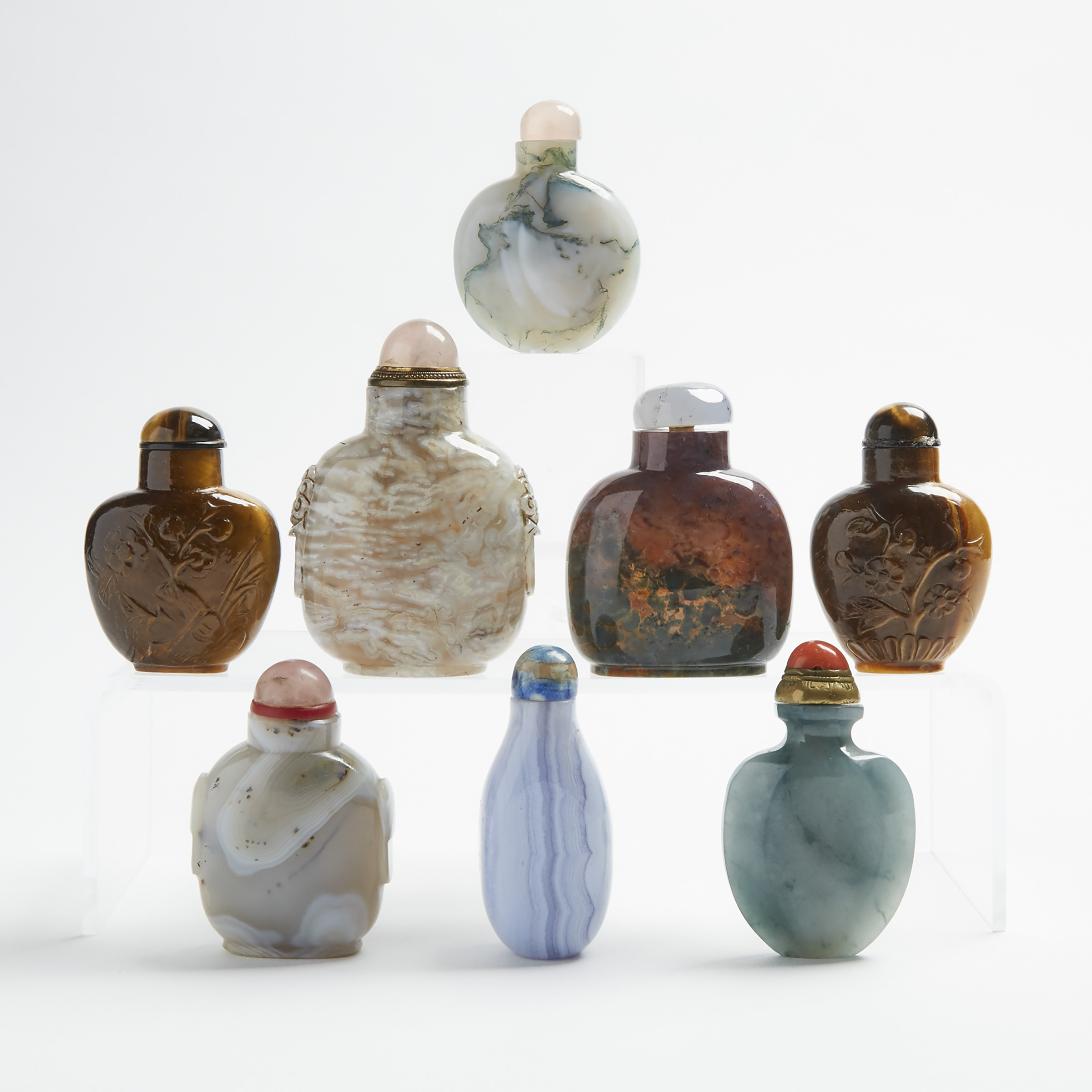 A Group of Eight Agate Snuff Bottles, 19th/20th Century