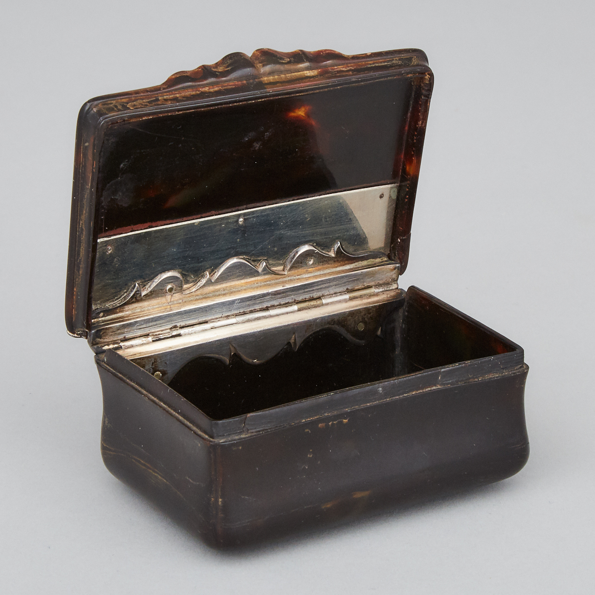 French Silver and Abalone Inlaid Tortoiseshell Snuff Box, 18th century