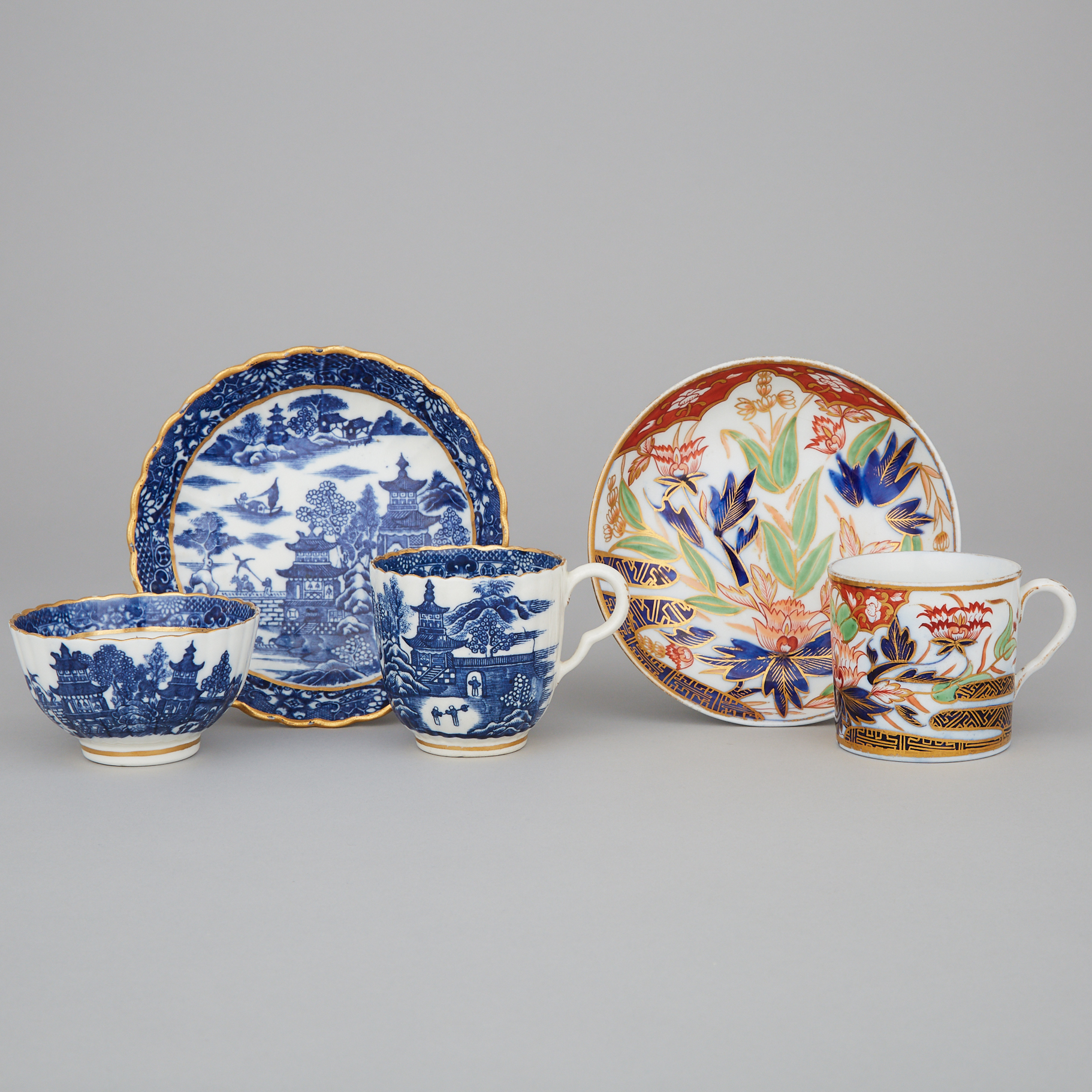Caughley Blue-Printed 'Conversation' Pattern Trio and a Coalport 'Finger and Thumb' Japan Pattern Coffee Can and Saucer, late 18th/early 19th century
