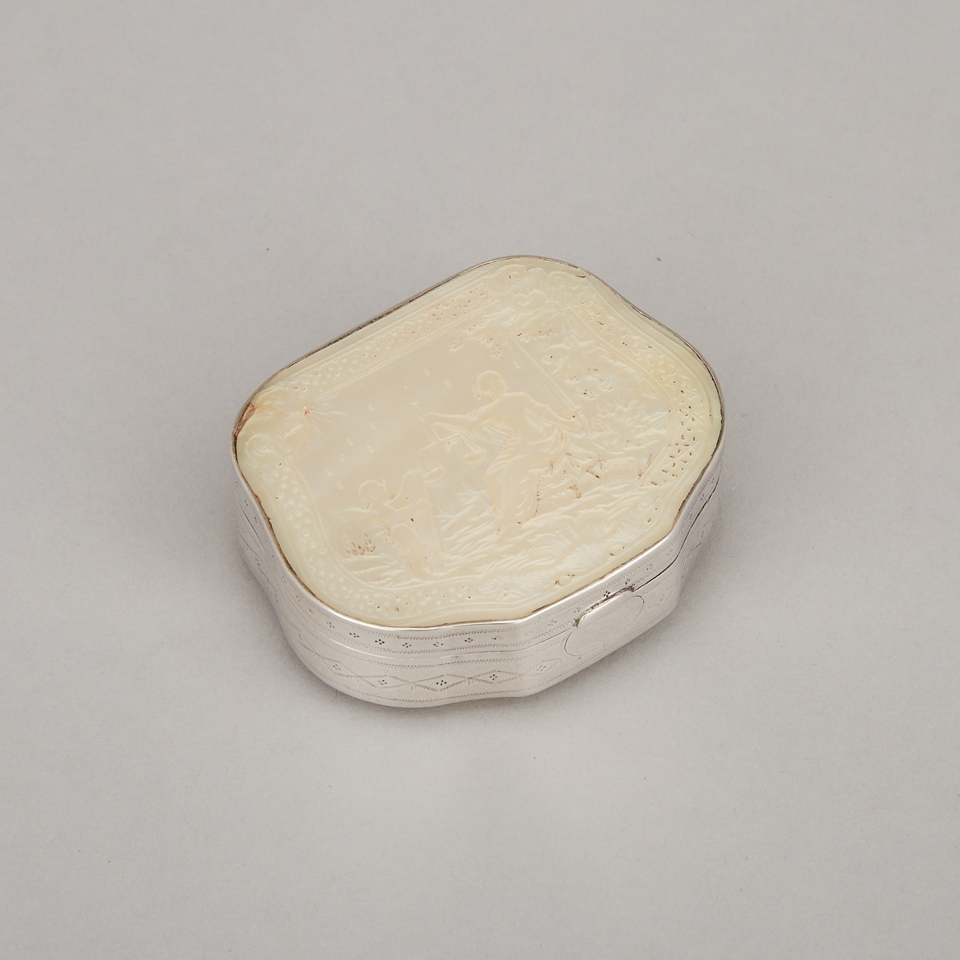 Engraved Silver and Mother-of-Pearl Snuff Box, late 18th century
