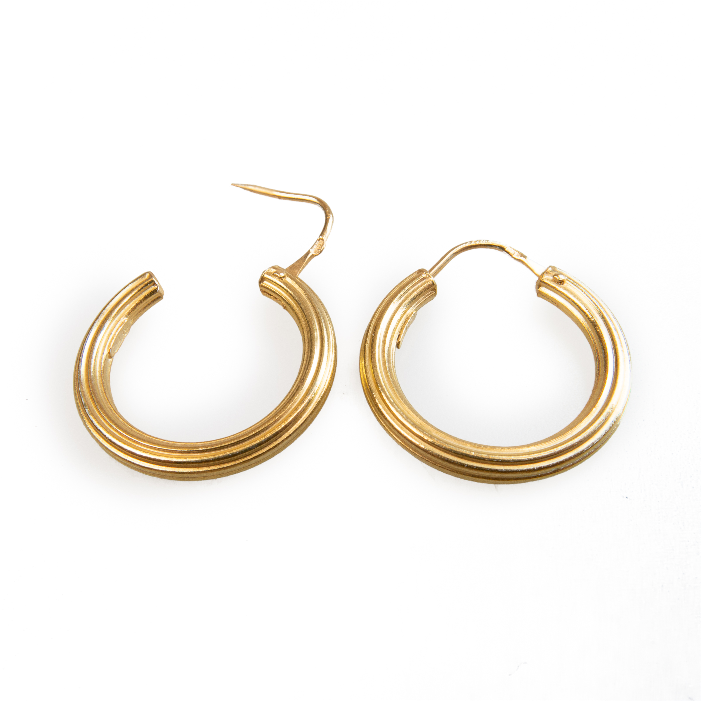 13 x Pairs Of 18k Yellow Gold Hoop Earrings
