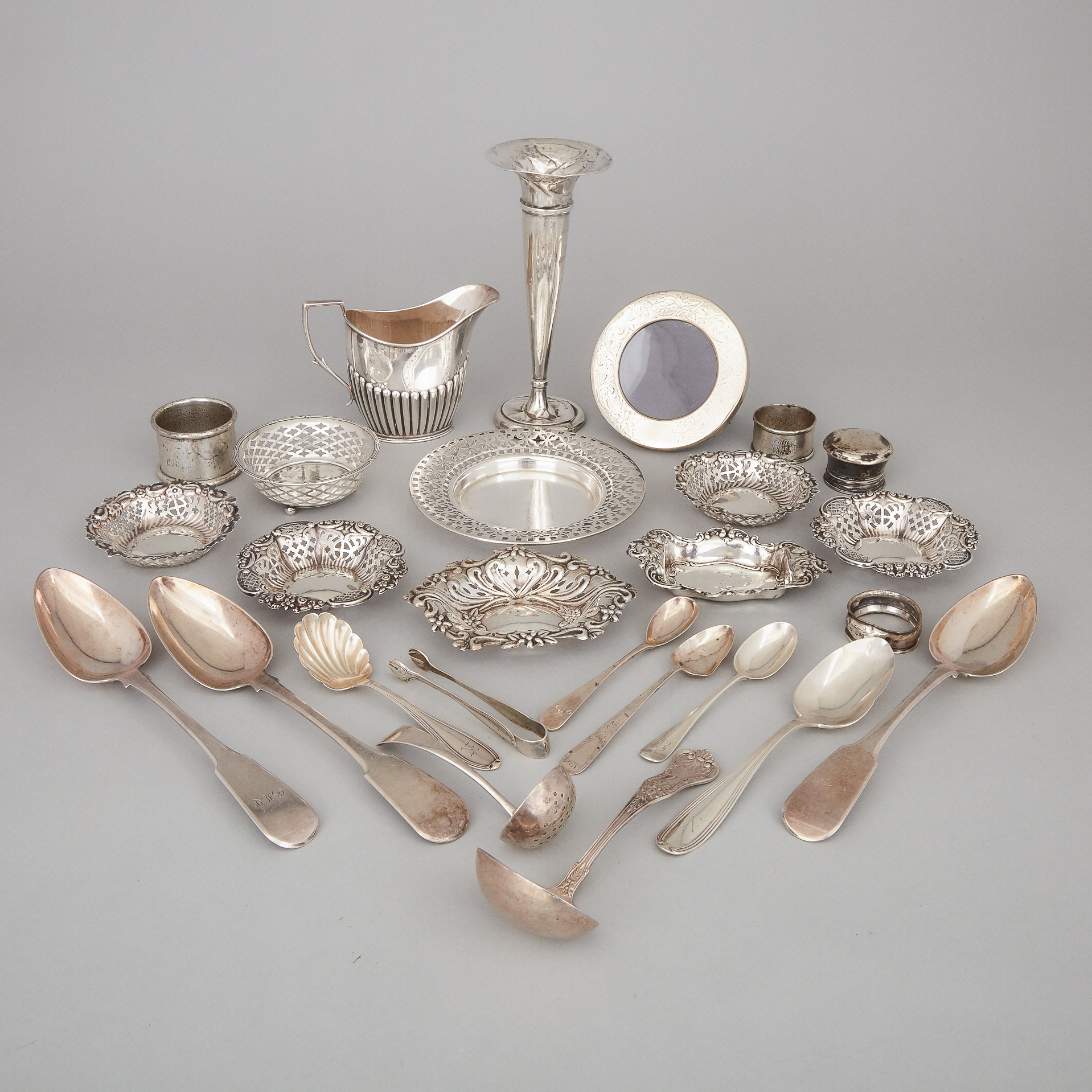 Group of English and North American Silver, 19th/20th century