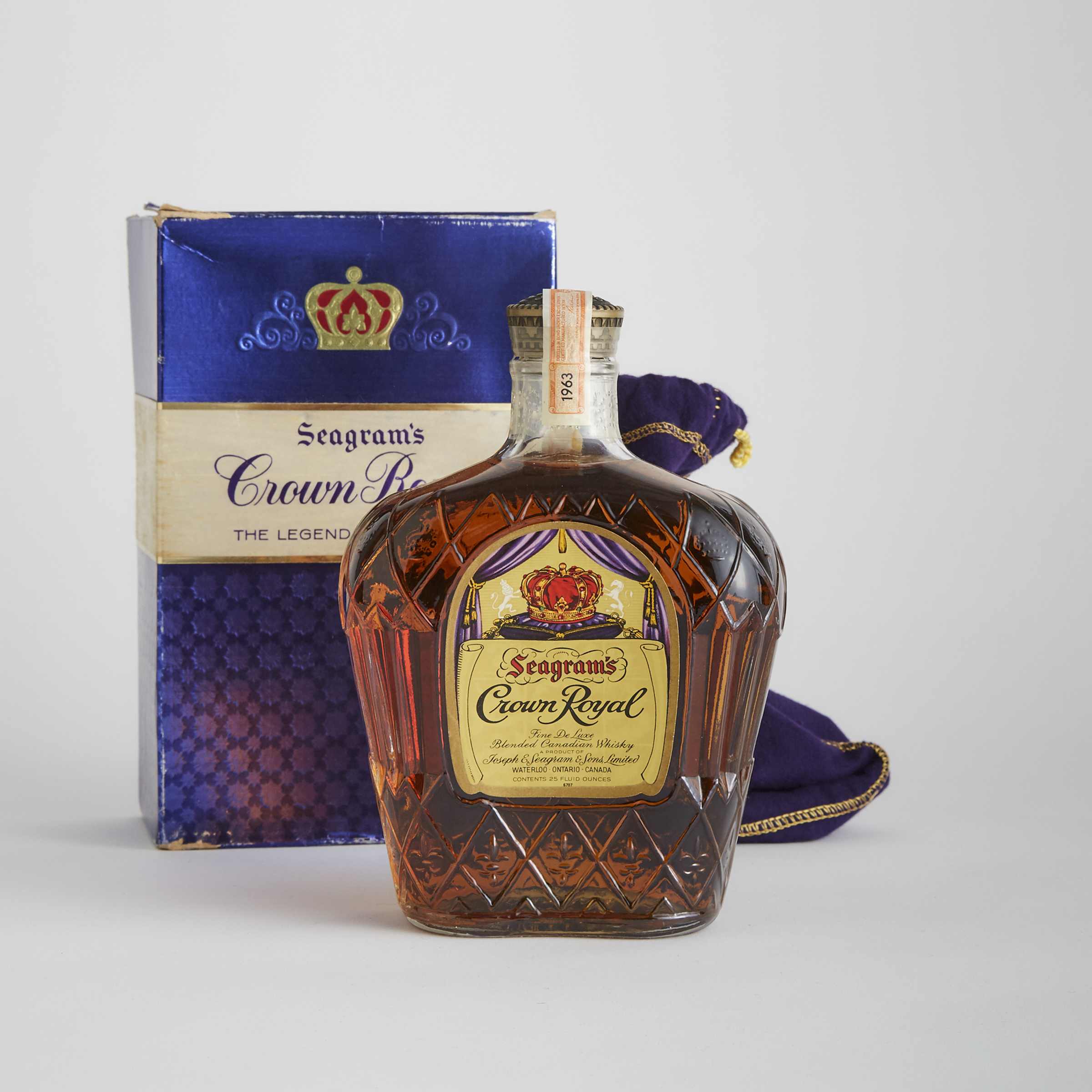 SEAGRAM'S CROWN ROYAL FINE DE LUXE BLENDED CANADIAN WHISKY (ONE 25 FL OZ)