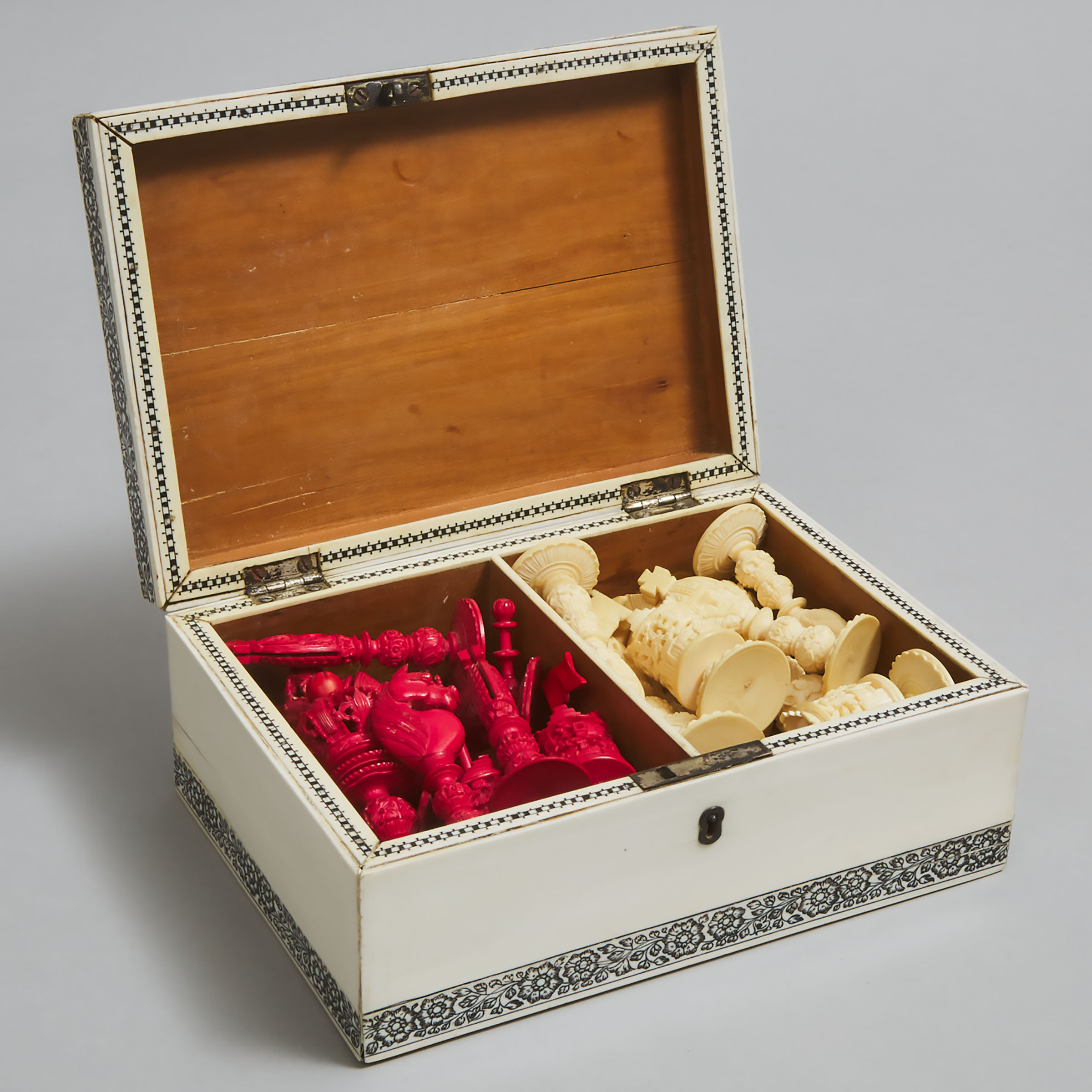 Vizagapatam Cased Ivory Chess Set, 19th/early 20th century