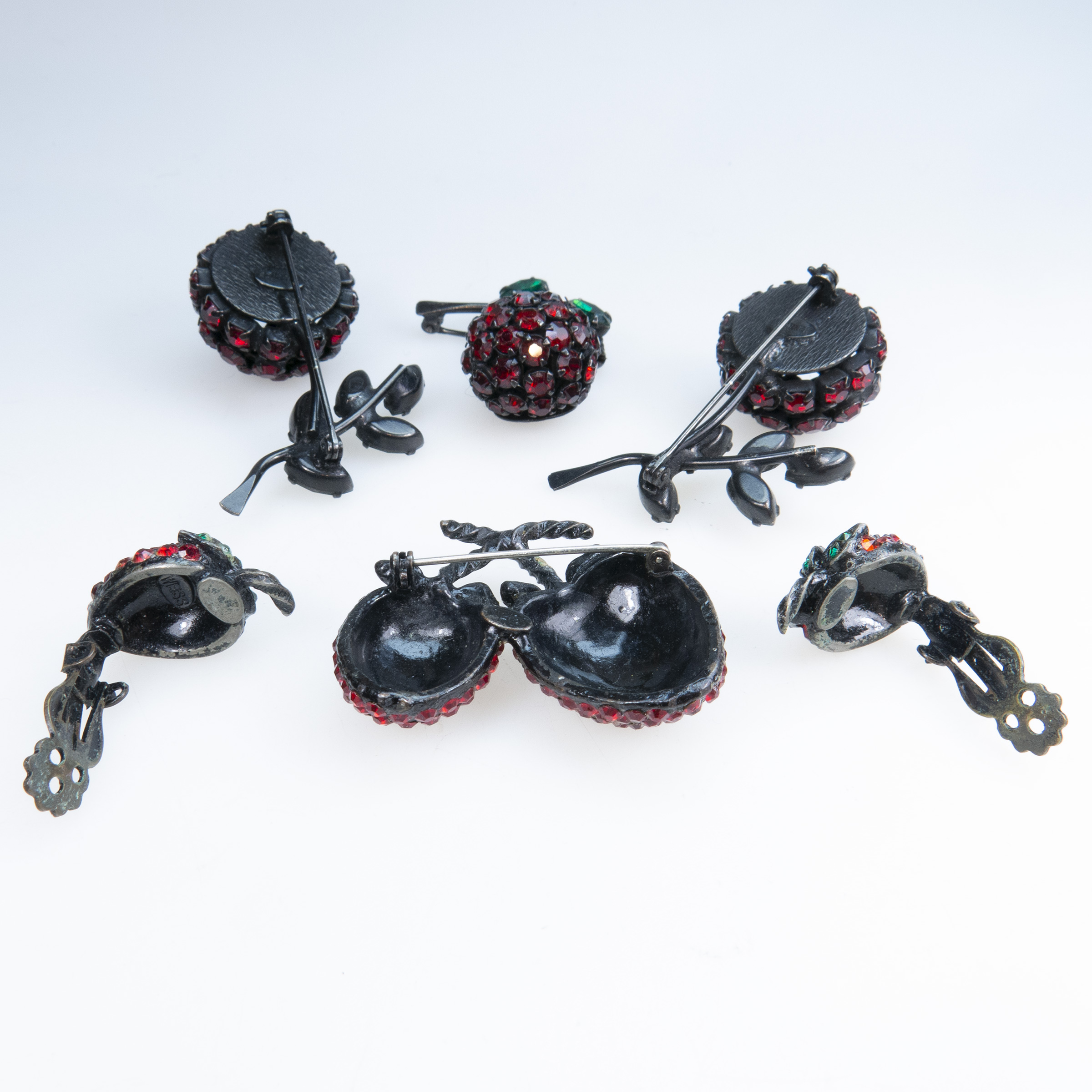 Six Pieces Of Japanned Back Costume Jewellery
