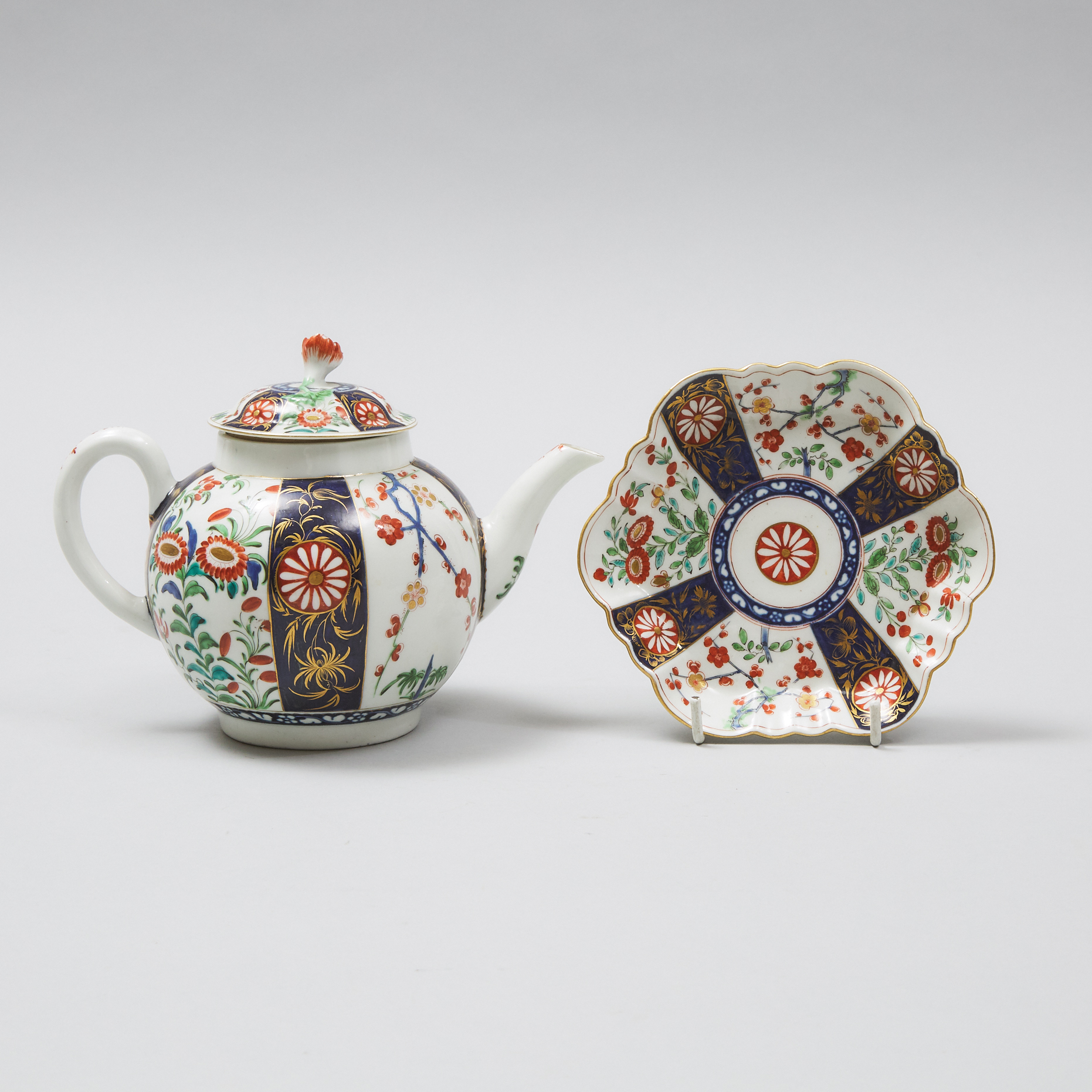 Worcester Japan Pattern Teapot with Cover and a Stand, c.1770