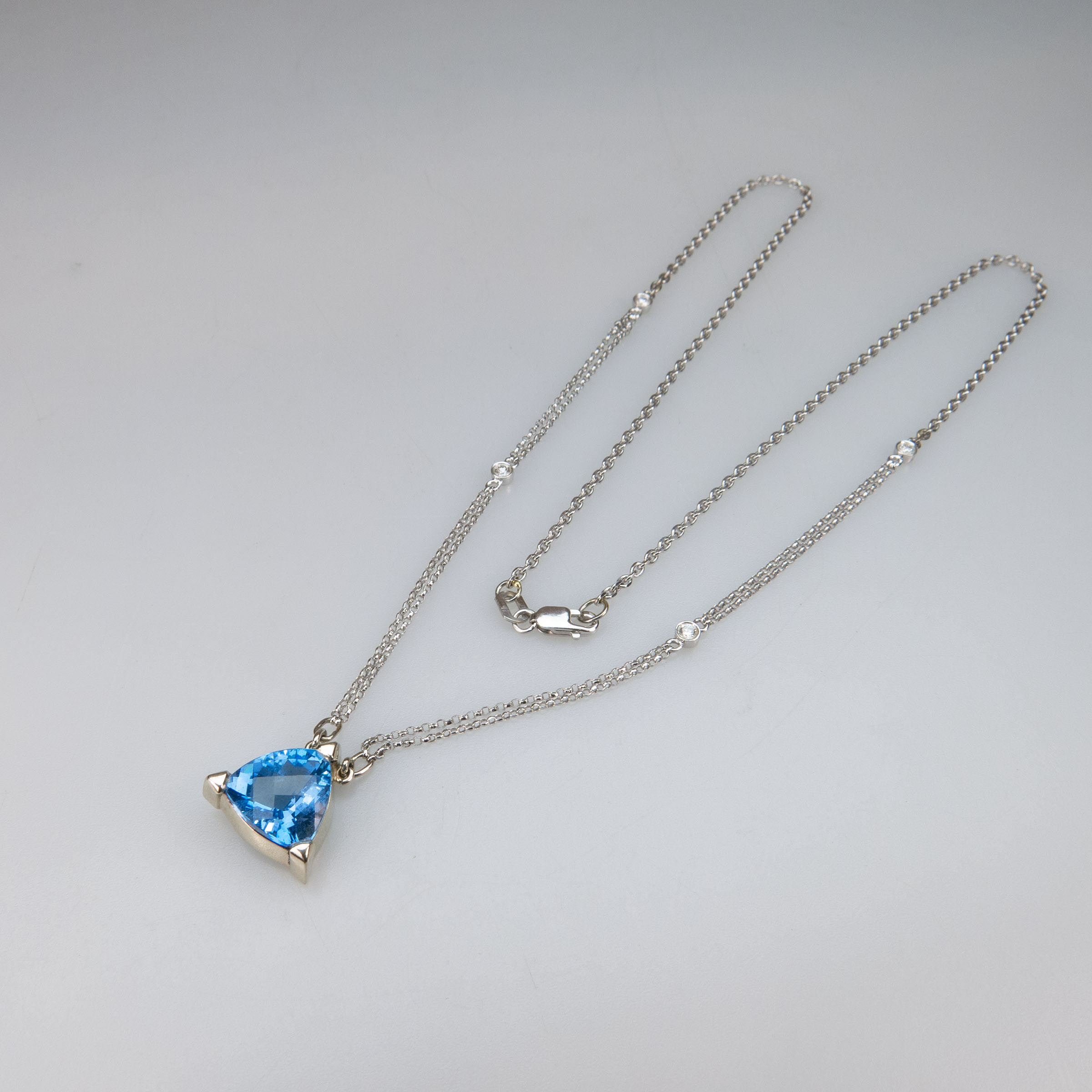 10k White Gold Necklace 