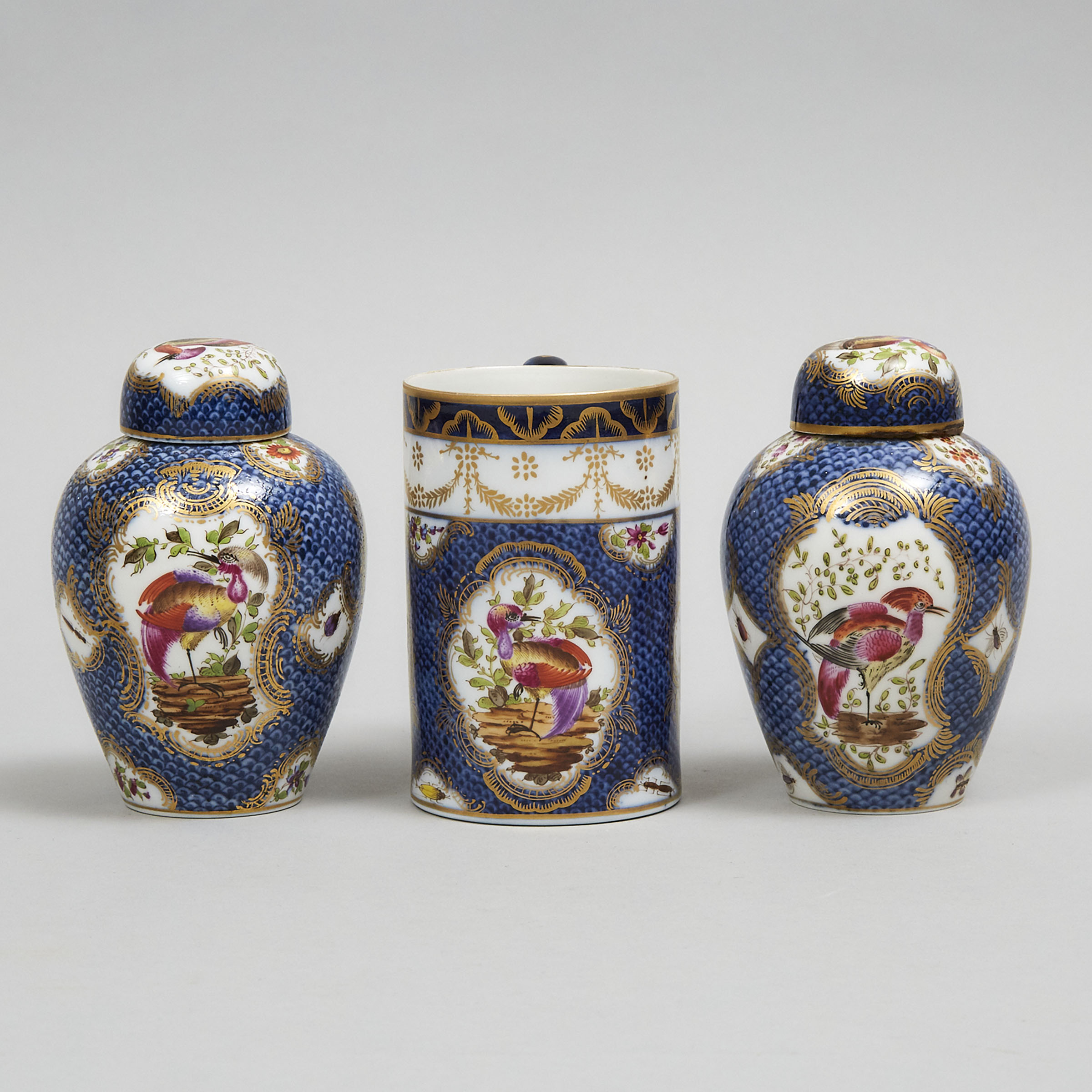 Pair of Samson ‘Worcester’ Scale Blue Ground Tea Canisters and a Mug, early 20th century
