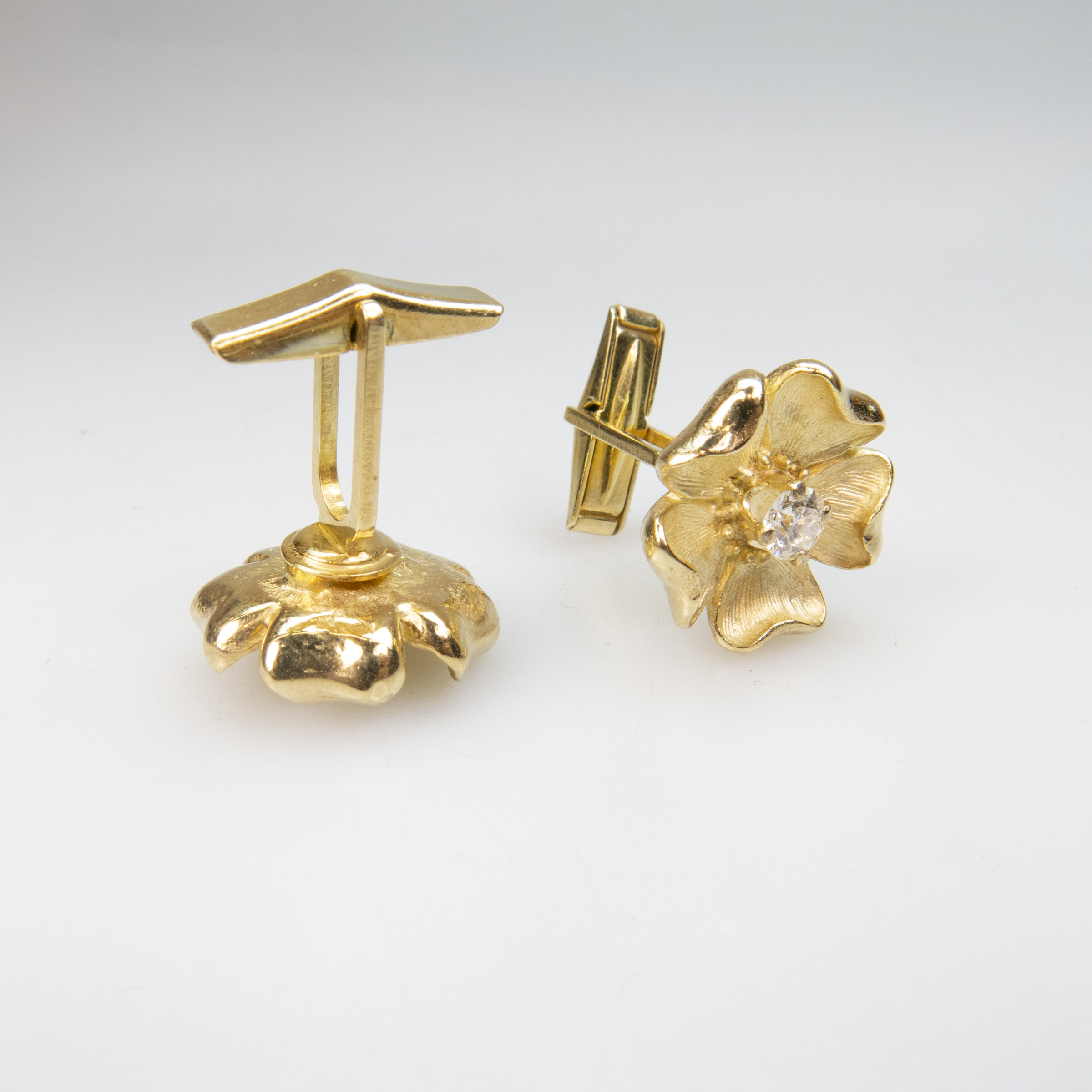 Pair Of Approximately 16k Yellow Gold Cufflinks