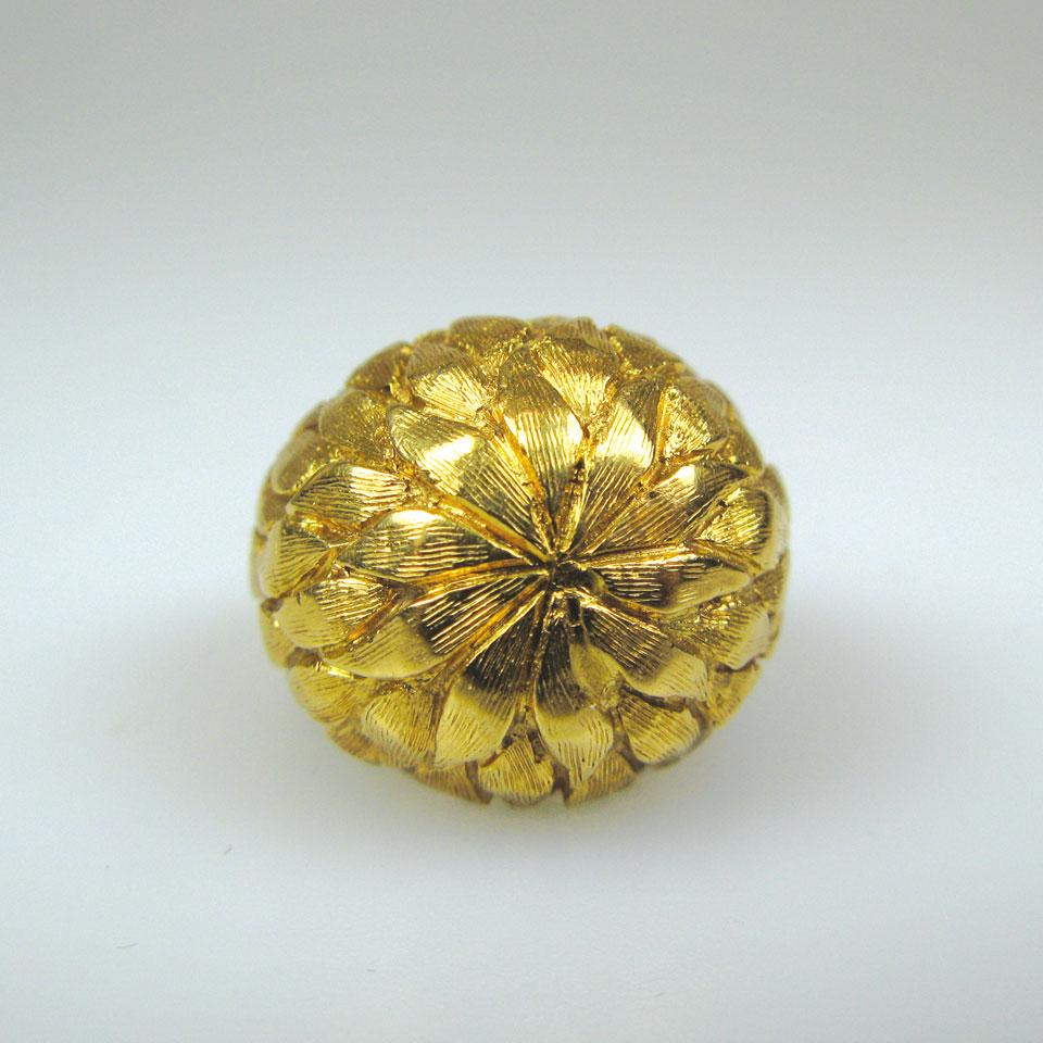 18k yellow gold ring formed in a foliate motif
