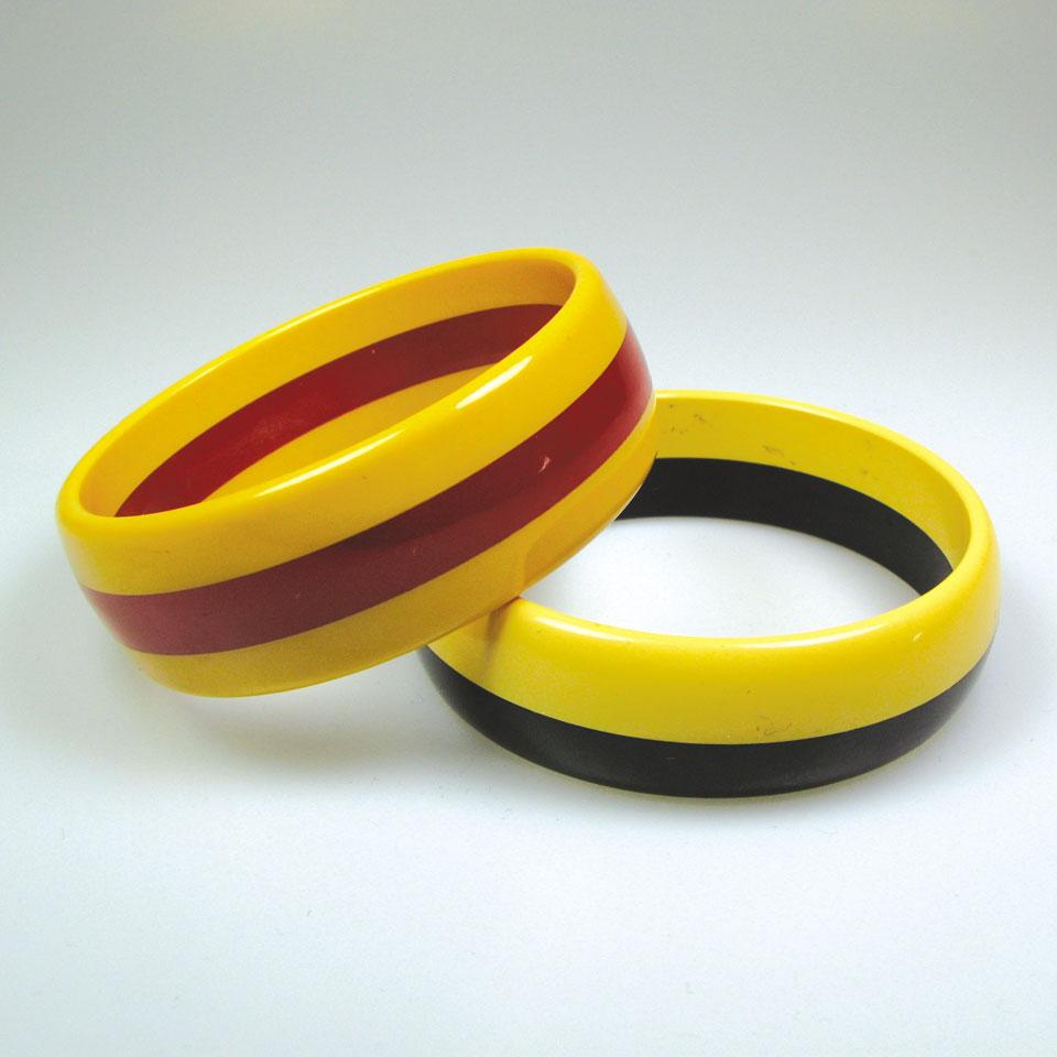 2 bi-coloured Bakelite bangles