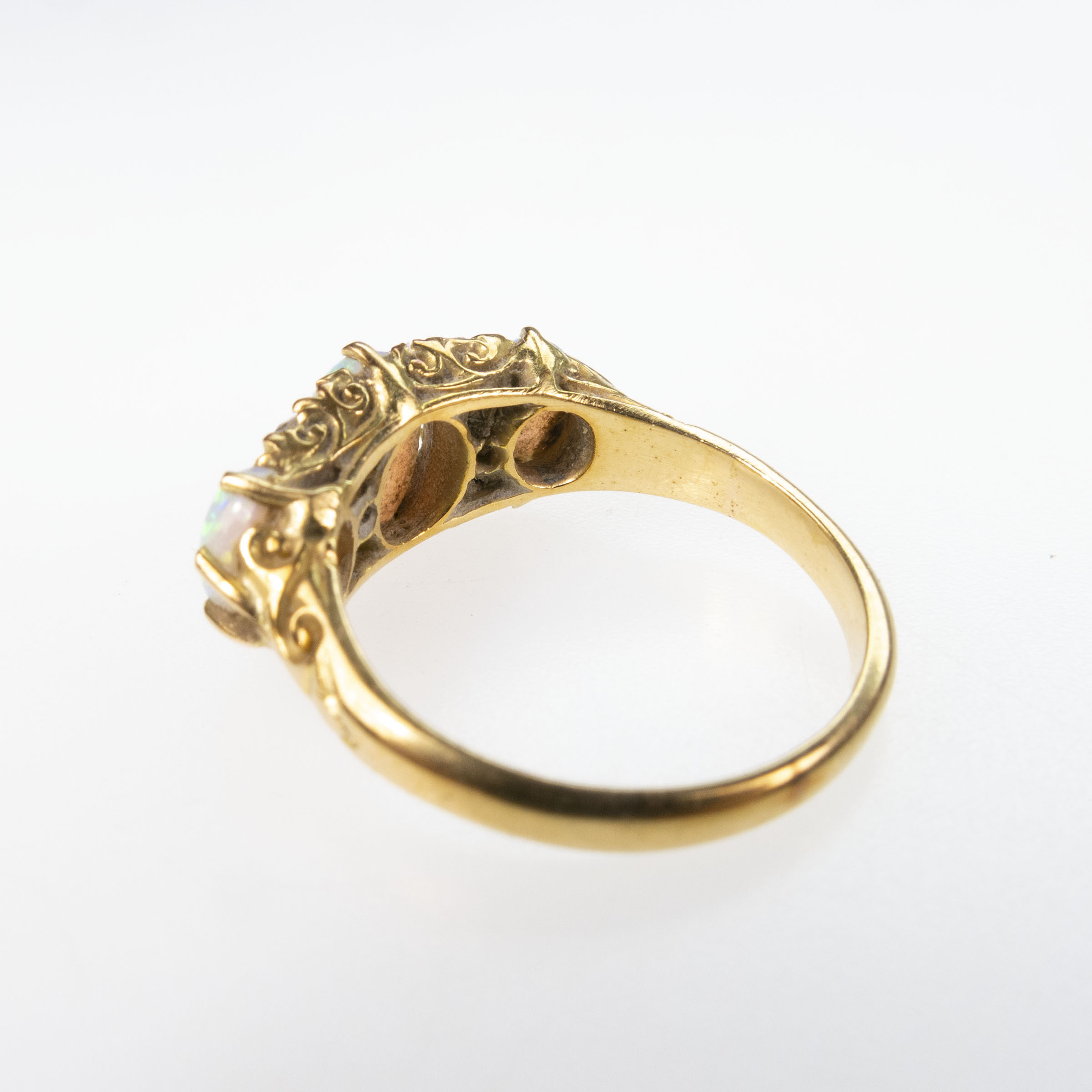 English 19th Century 18k Yellow Gold Ring