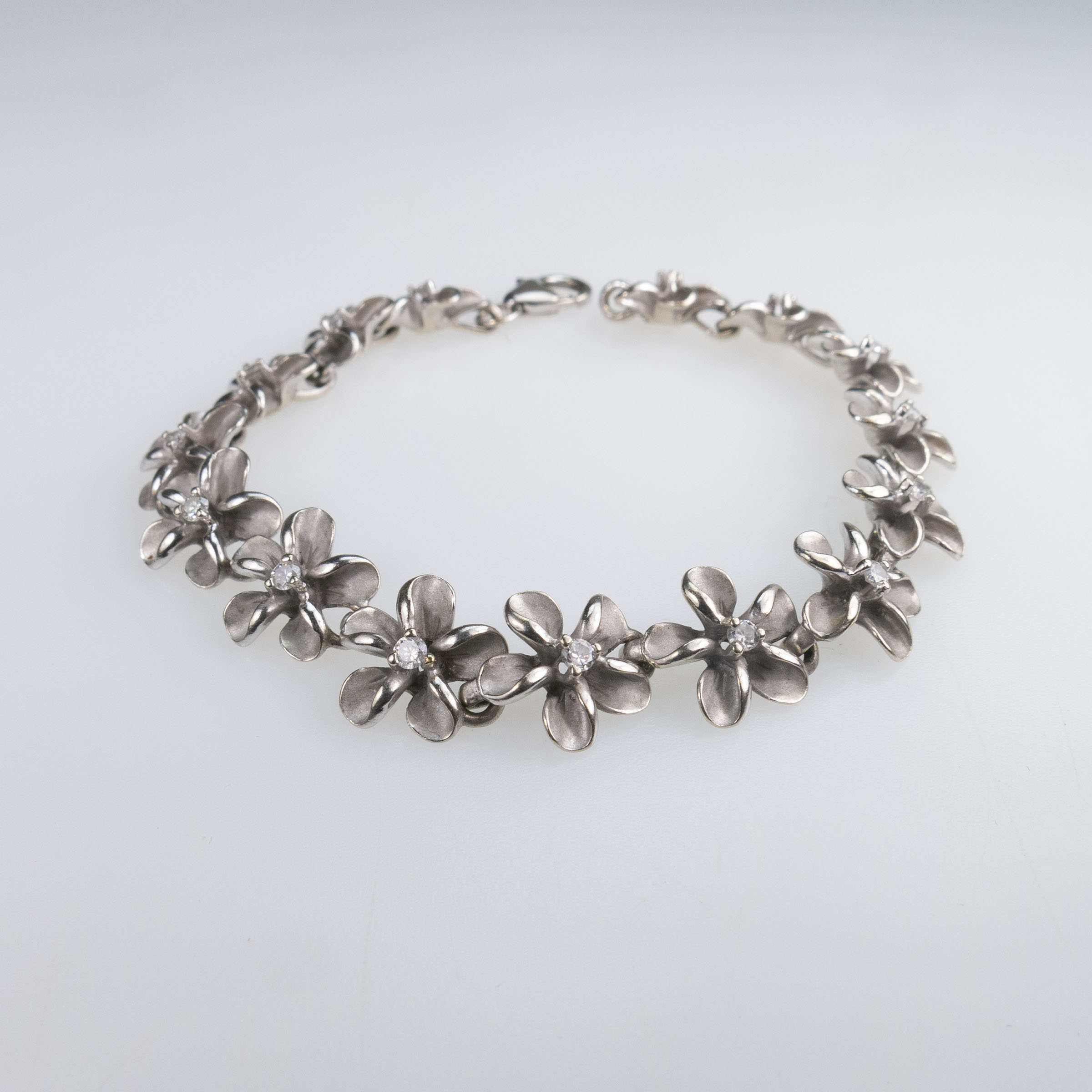 14k White Gold Flower Bracelet