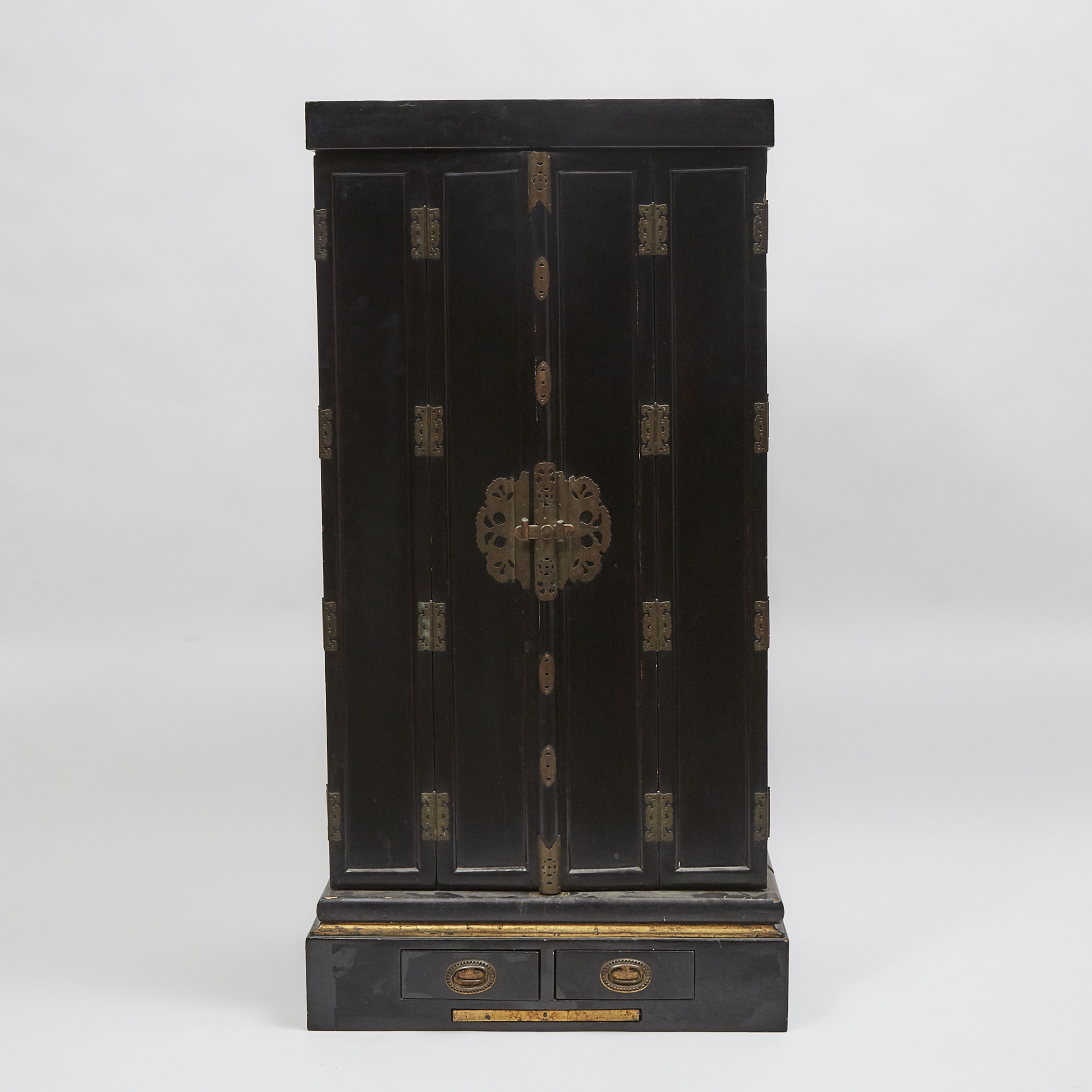 A Japanese Butsudan Shrine Cabinet, Taisho/Showa Period, Early 20th Century