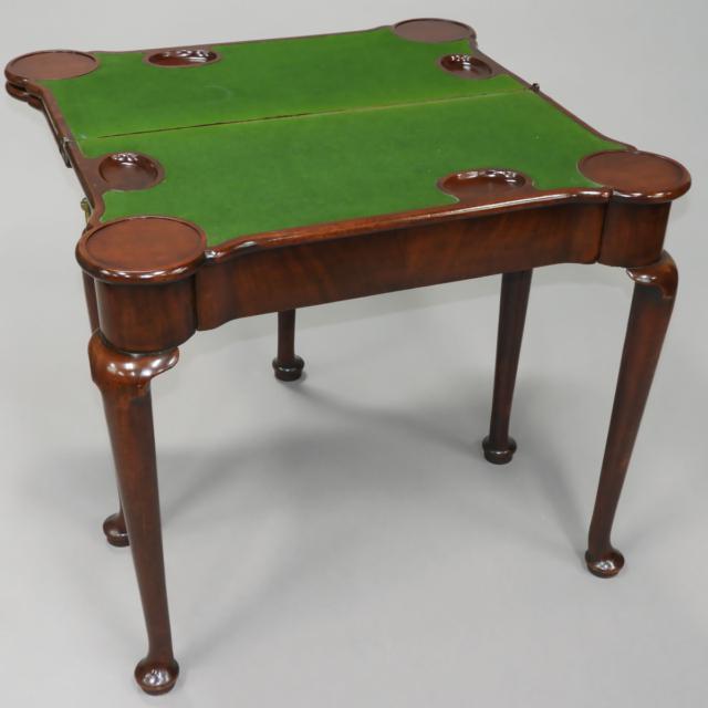 English or American Chippendale Mahogany Turret Top Games and Tea Table, c.1760