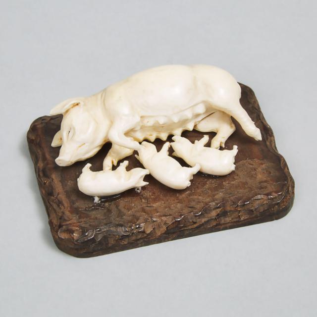 Lot of Carved Ivory, 19th/early 20th century
