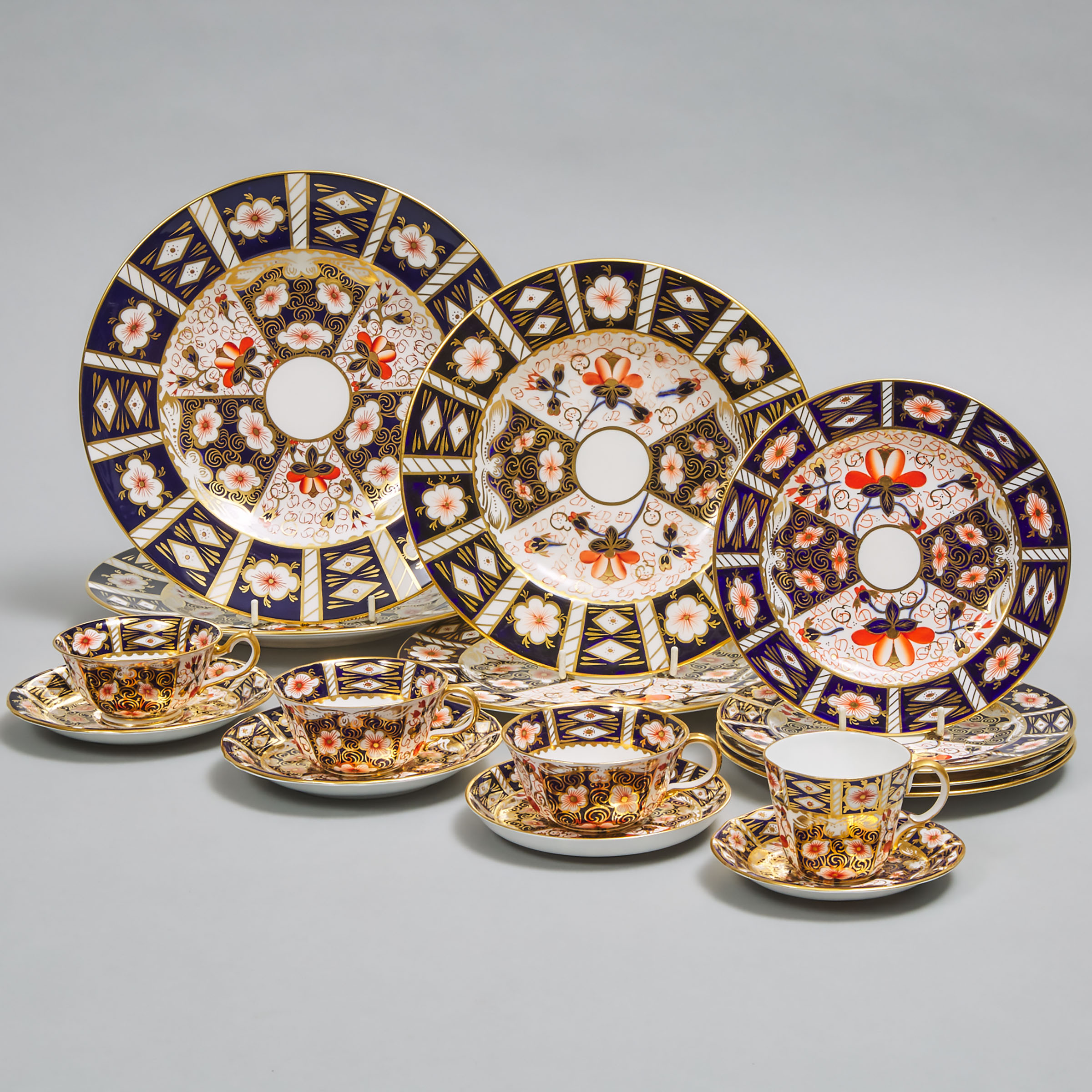Group of Royal Crown Derby 'Imari' (2451) Pattern Tablewares, 20th century