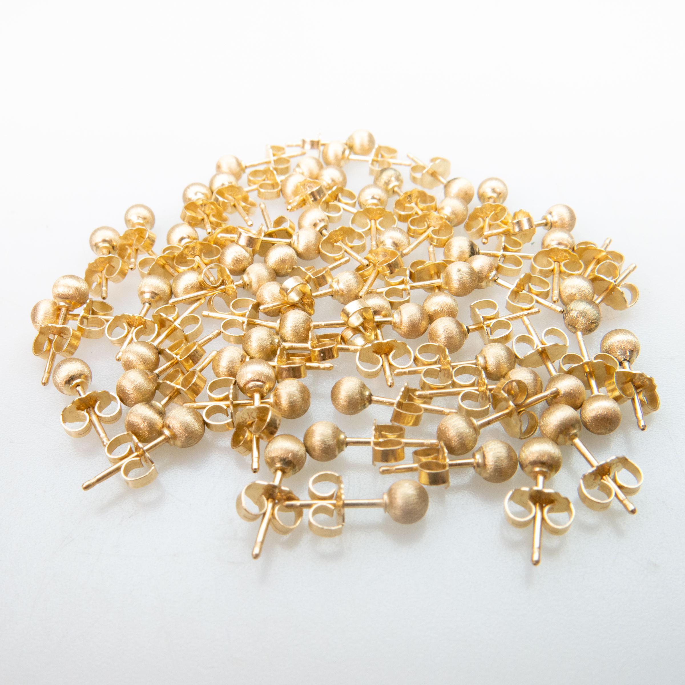 31 x Pairs Of 14k Yellow Gold Stud Earrings