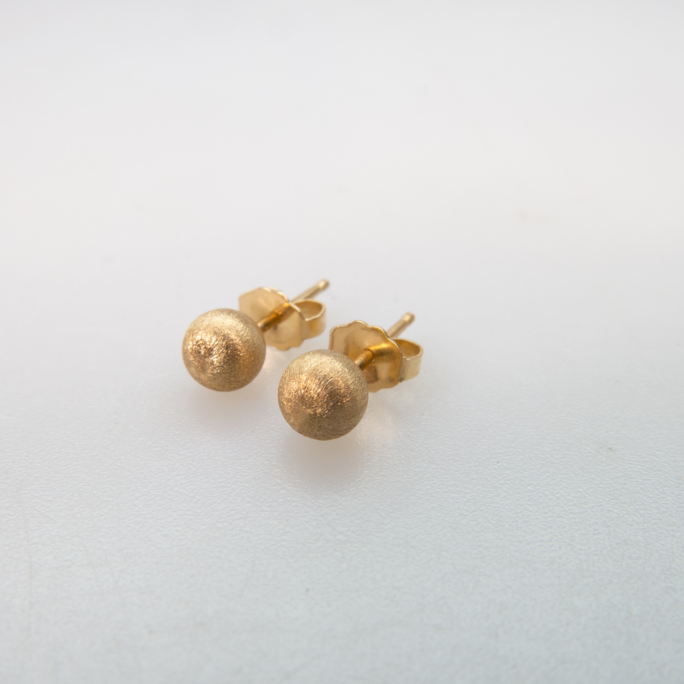 35 x Pairs Of 14k Yellow Gold Stud Earrings