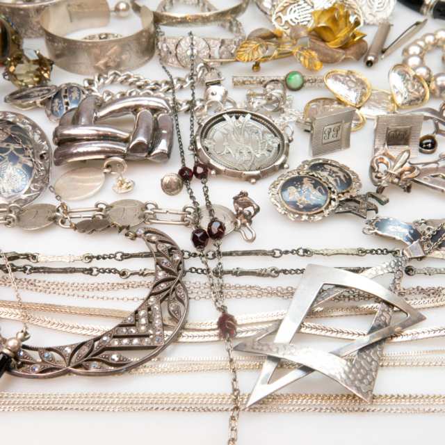 Quantity Of Various Silver Jewellery