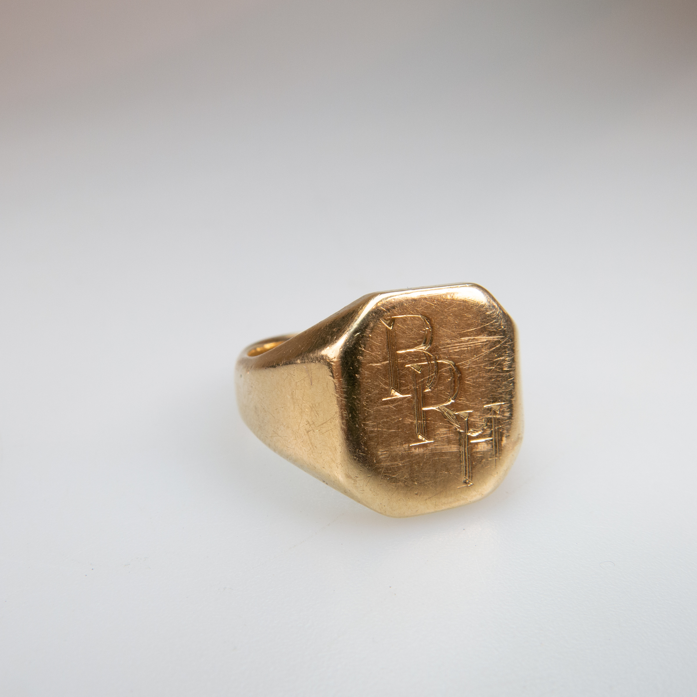 English 9k Yellow Gold Signet Ring