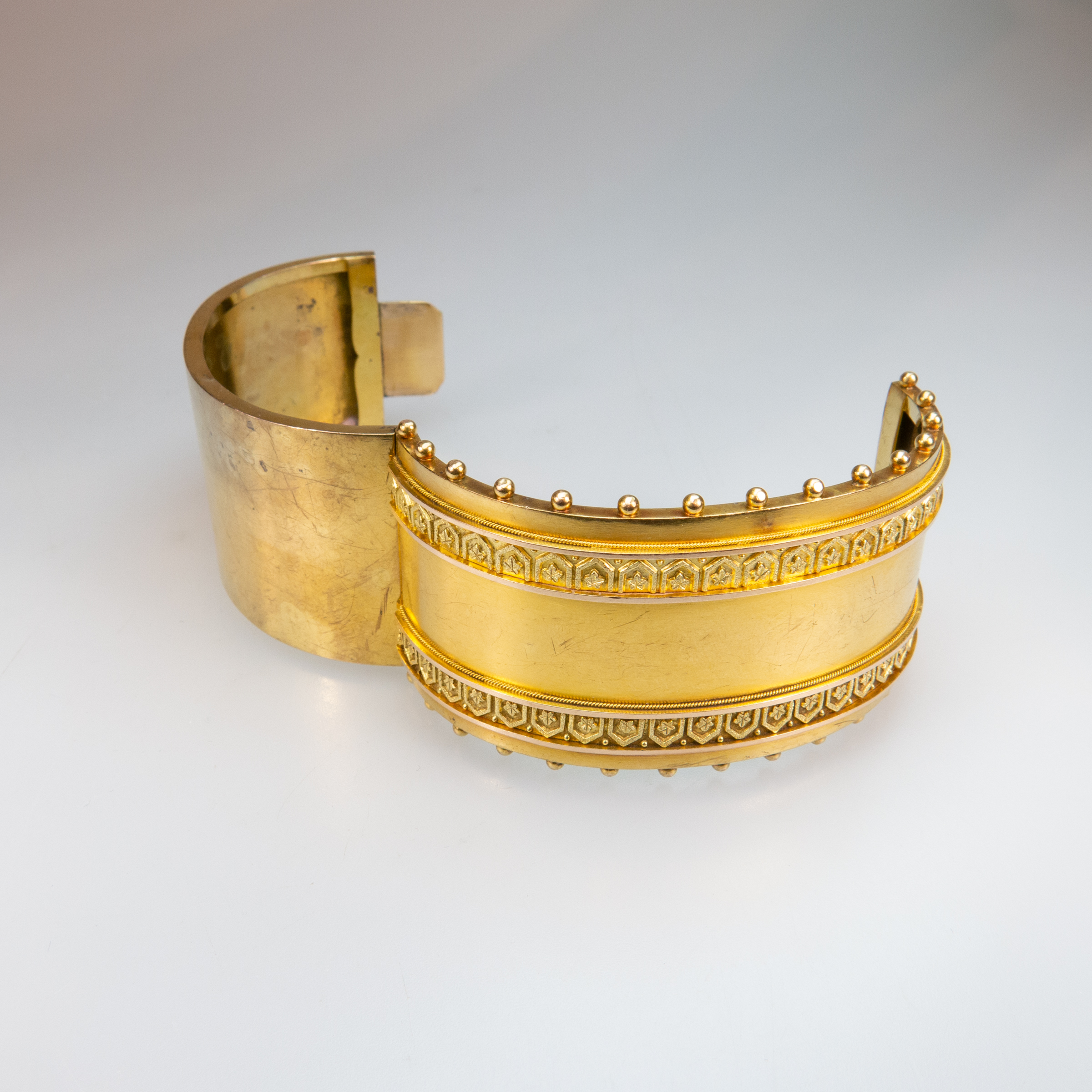 19th Century 14k Yellow Gold Hinged Bangle