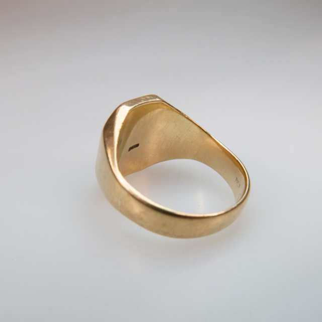 English 9k Yellow Gold Signet Ring