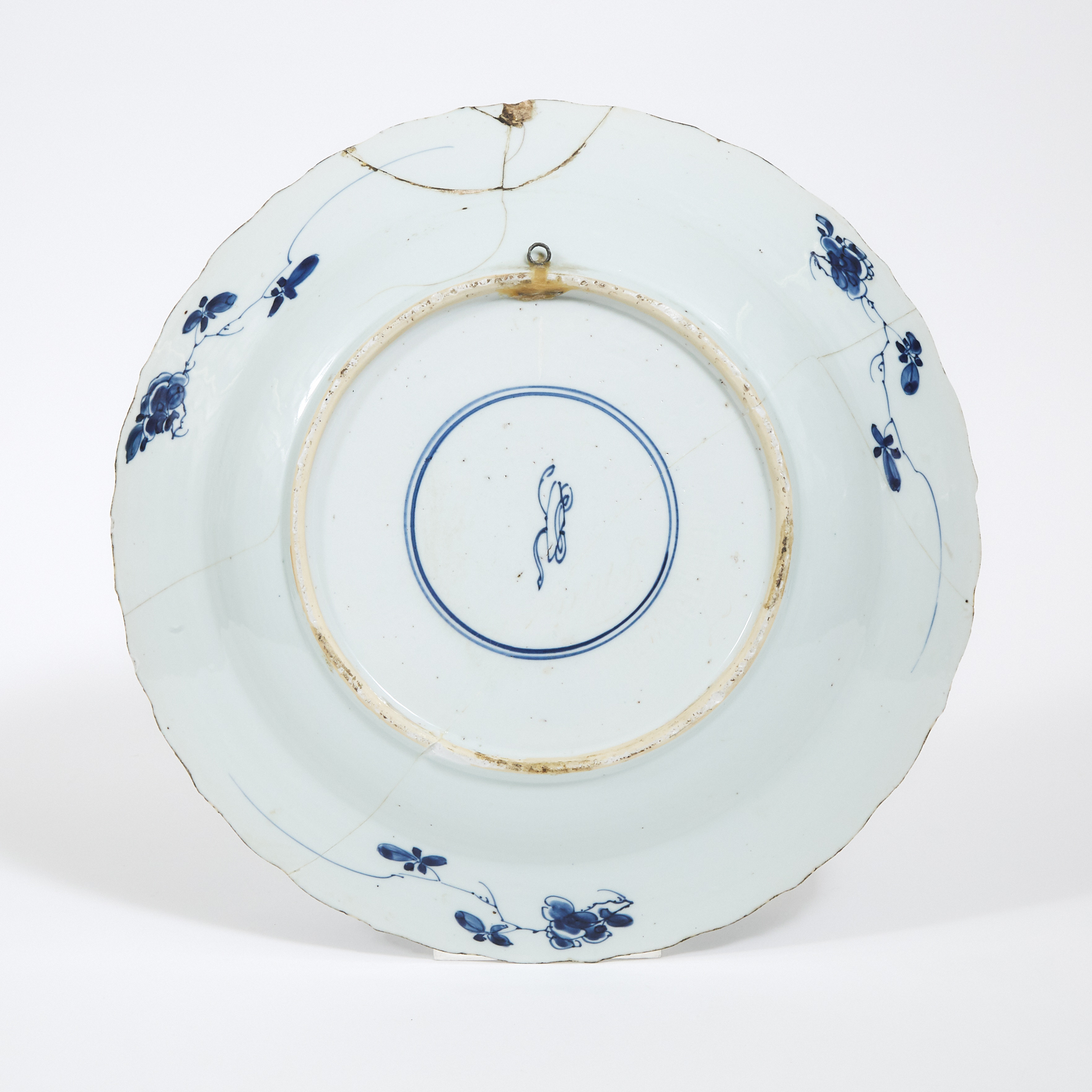 A Large Export Blue and White Lobed Charger, Kangxi Period, Qing Dynasty