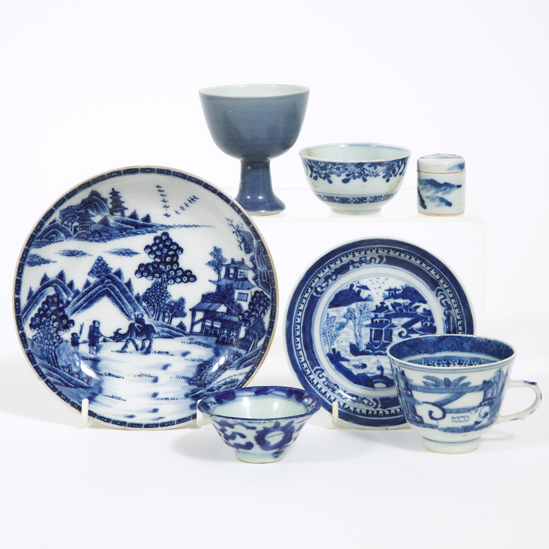 A Group of Seven Blue and White Porcelain Wares, 17th/18th Century