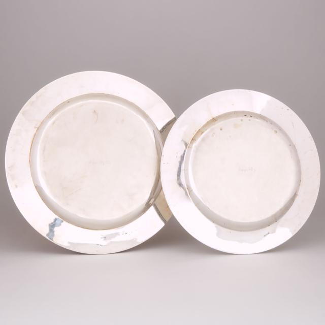 Two Russian Silver Circular Meat Dishes, St. Petersburg, c.1908-26