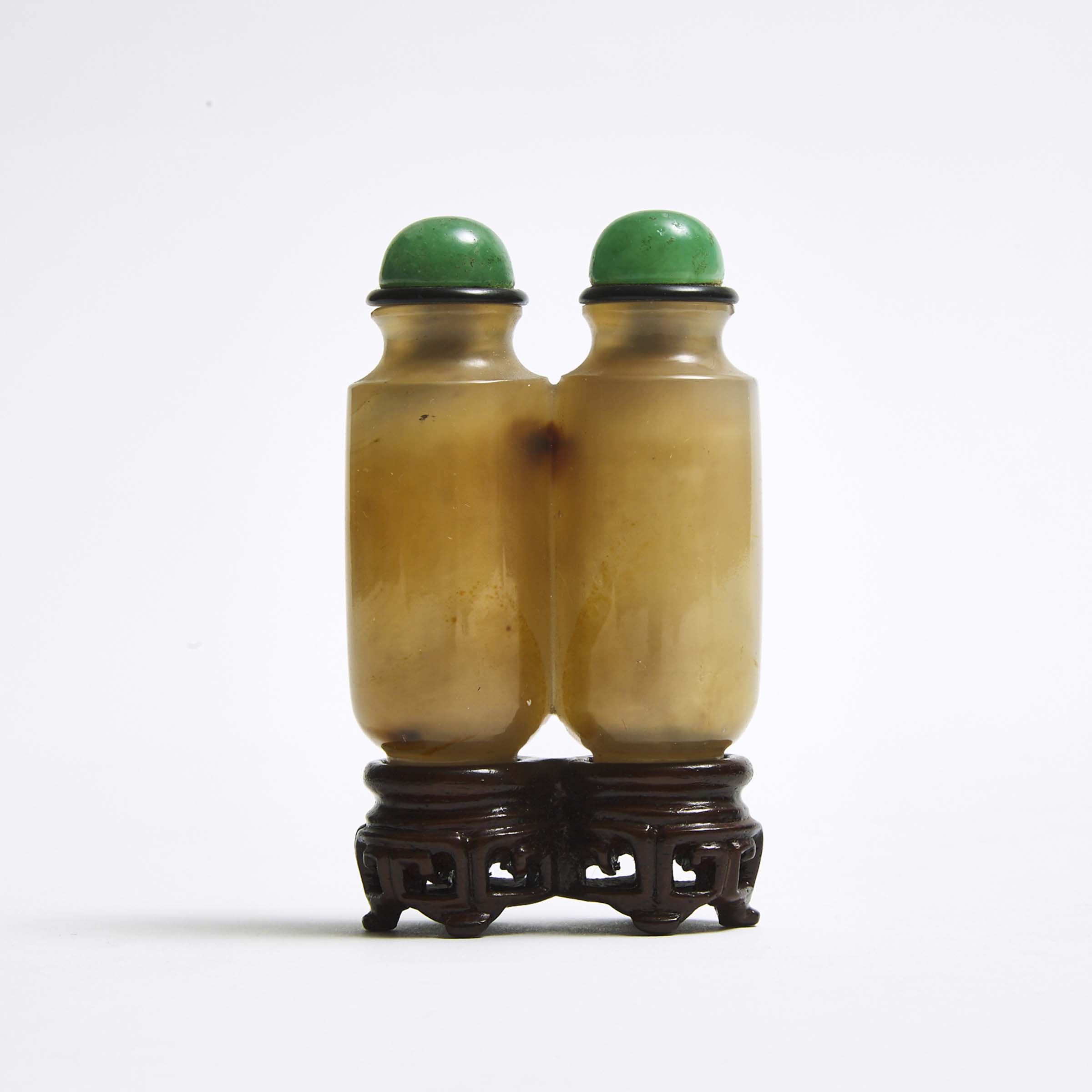 A Double-Vase Agate Snuff Bottle, Qing Dynasty