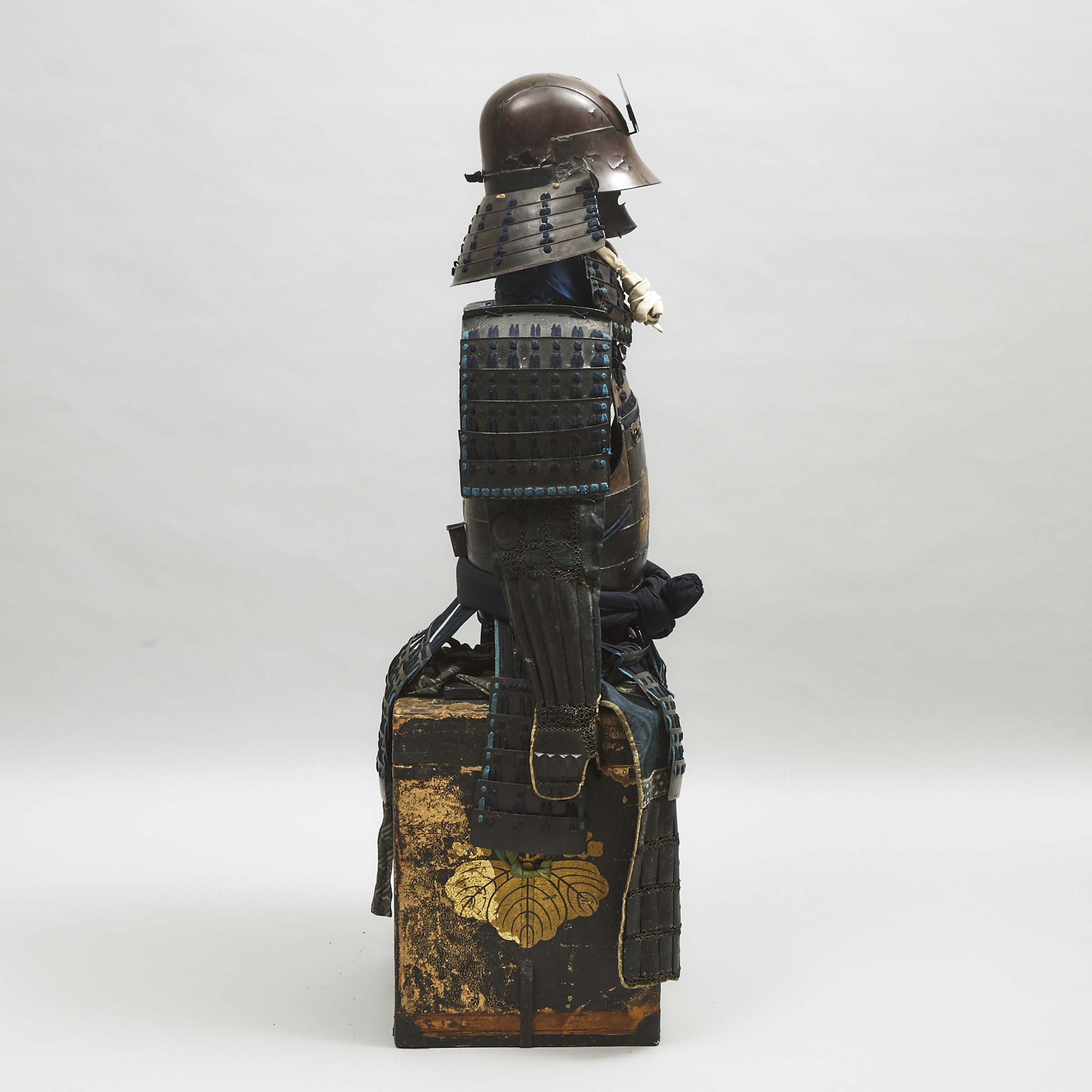 A Suit of Samurai Armour (Tosei Gusoku) and Box with Go-San Kiri Mon All Matching and En-Suite, Momoyama (1573-1615) to Edo Period (1615-1868)