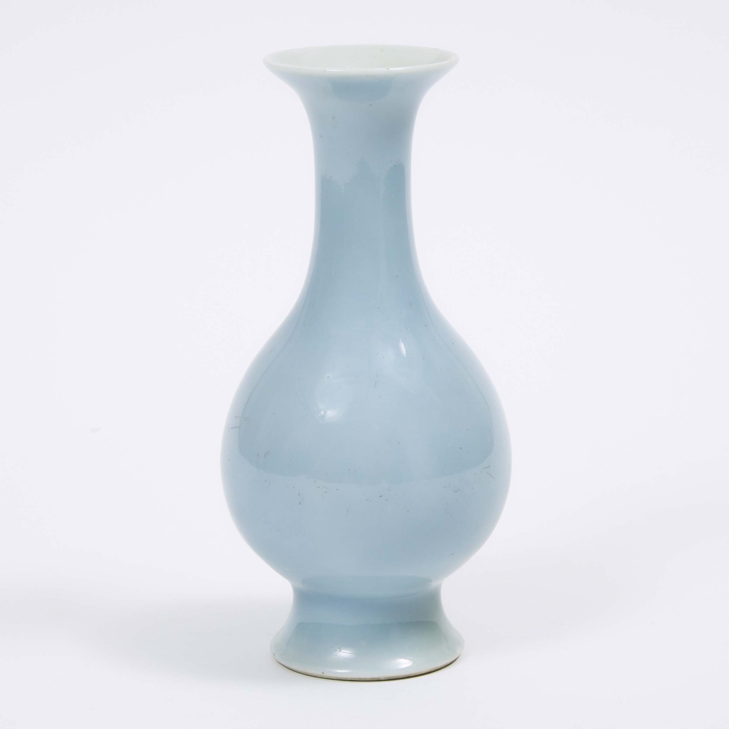 A Claire-de-Lune Glazed Vase, Chenghua Mark