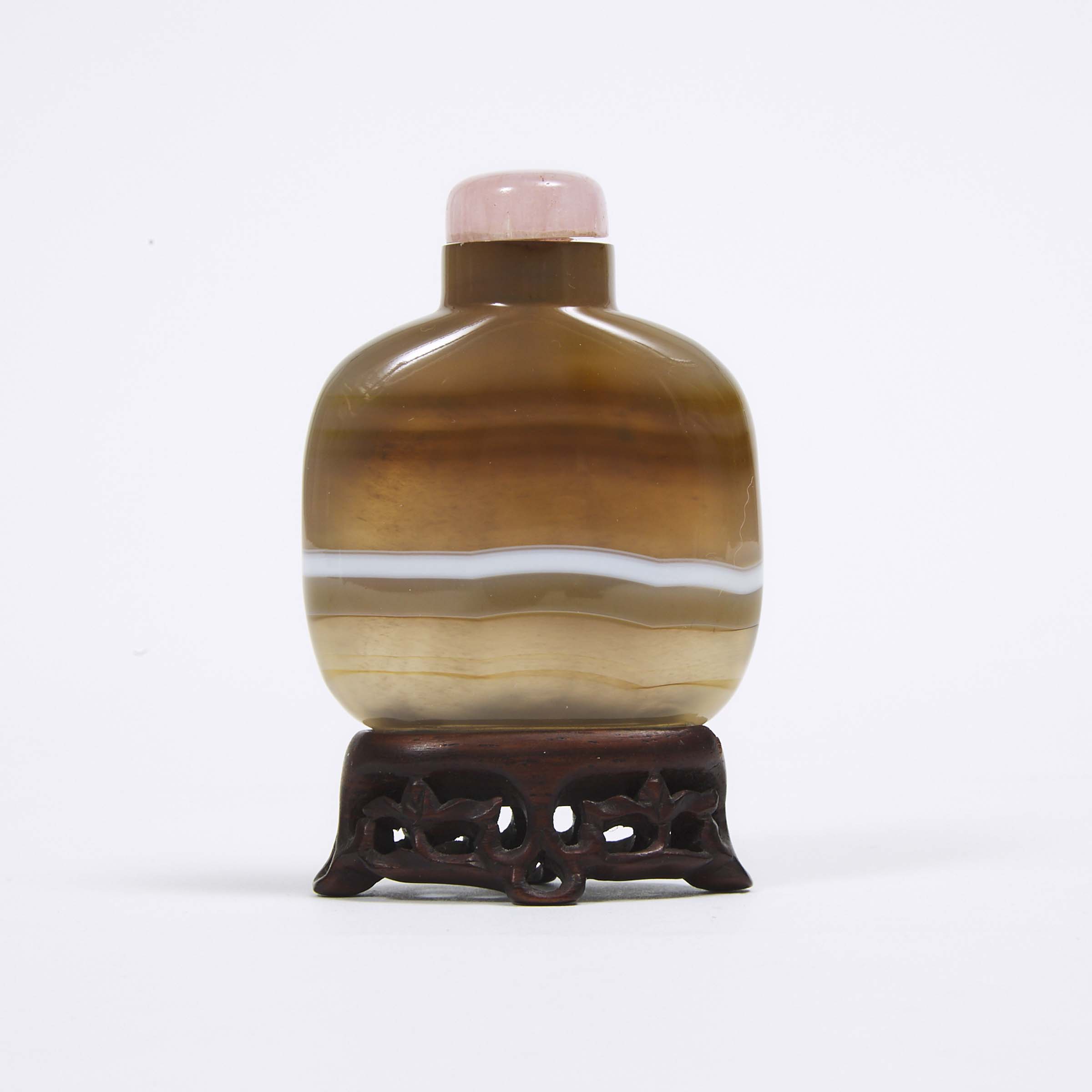 A Chinese Banded Agate Snuff Bottle, 18th/19th Century 
