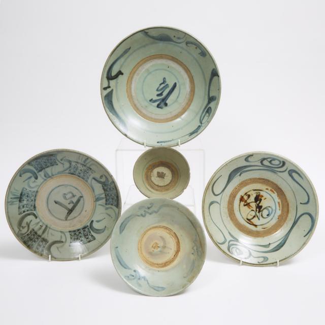 A Group of Five Swatow Blue and White Wares, 17th/18th Century