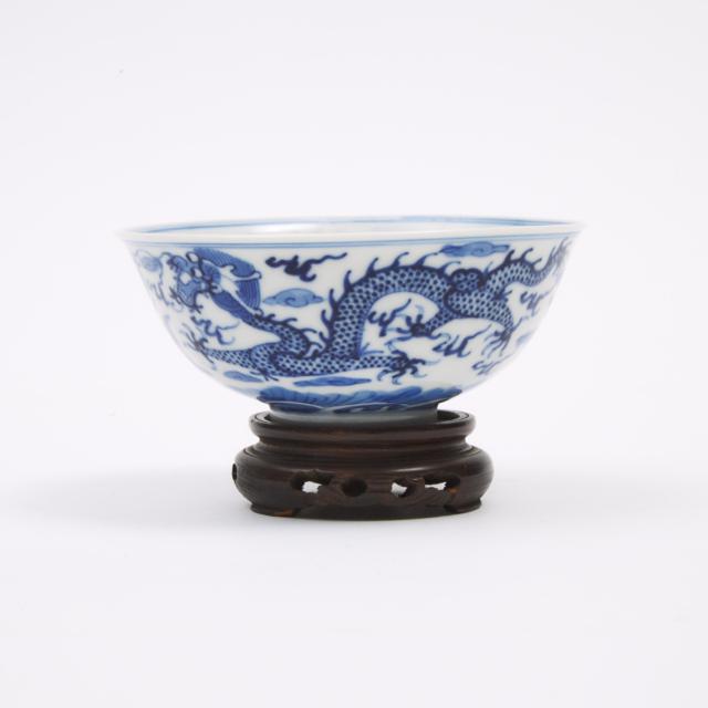 A Blue and White 'Dragon' Bowl, Guangxu Mark, Early 20th Century