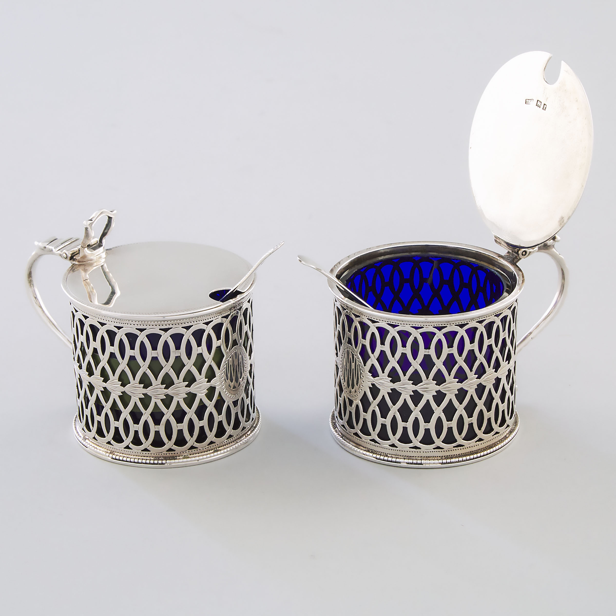 Pair of English Silver Pierced Drum Mustard Pots, Thomas Edward Rawlings (possibly), London, 1920