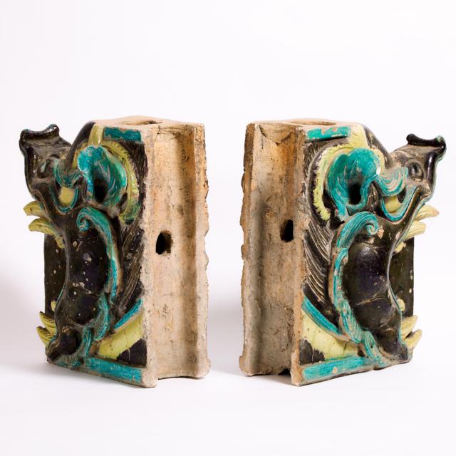 A Pair of Fahua-Glazed Dragon-Form Roof Tiles, Ming Dynasty (1368-1644)