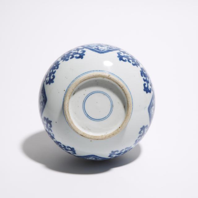 A Large Blue and White Gallbladder Vase, Kangxi Period (1662-1722)
